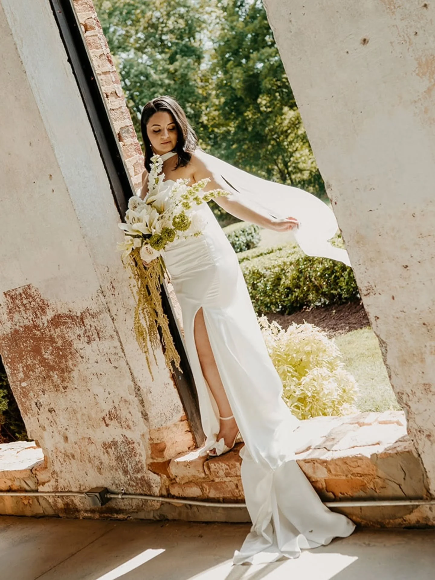 One of my favorite parts of wedding photography is getting to capture bridal portraits before the wedding day. ✨ There&rsquo;s something so meaningful about setting aside this time just for you&mdash;to step into your dress, feel the excitement of wh