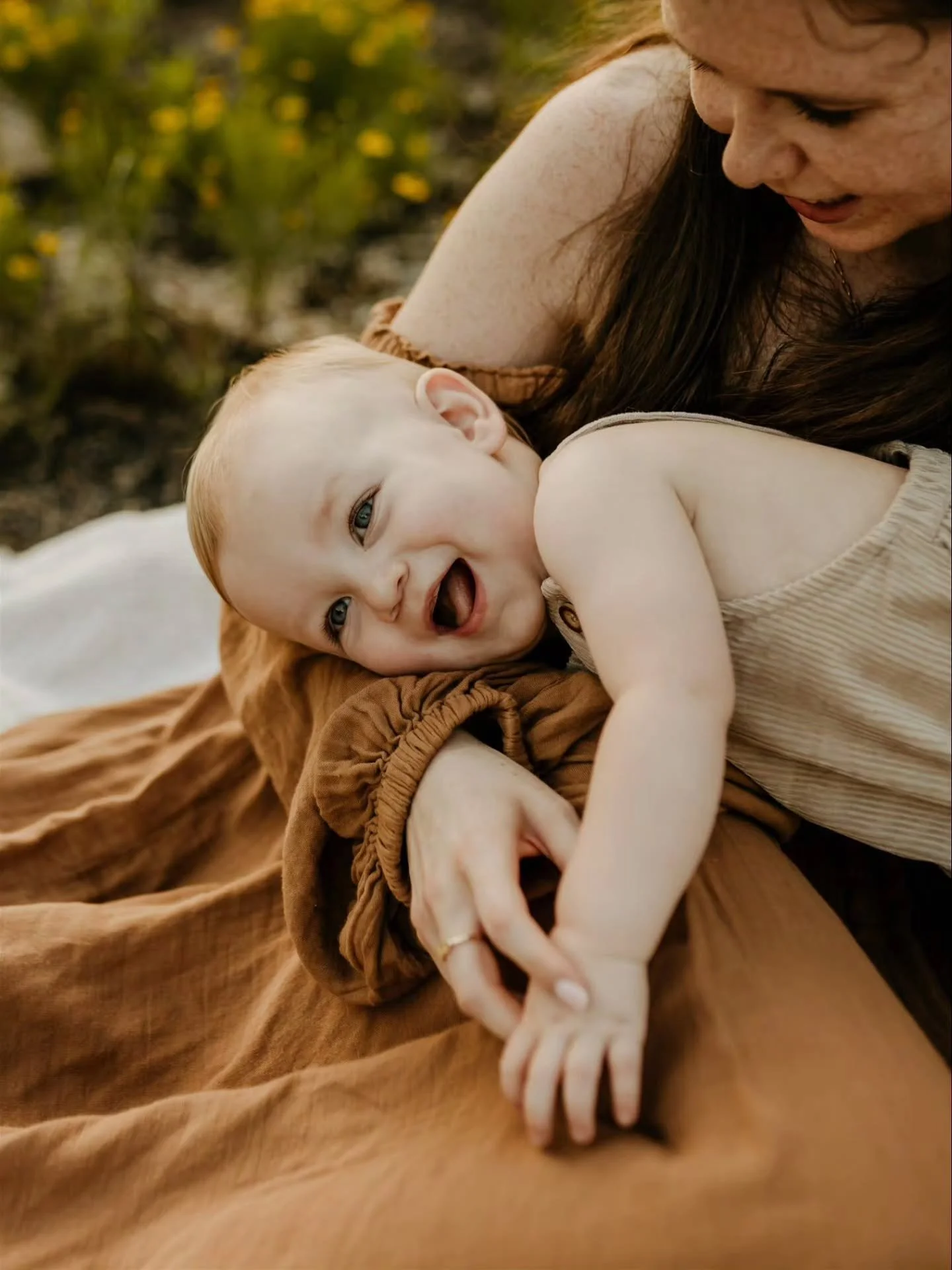 What an exciting season of life to celebrate ✨ Family portraits are always special, but they feel extra meaningful when they also mark such a sweet milestone&mdash;your little one&rsquo;s very first birthday! Watching your family love on him, laugh t