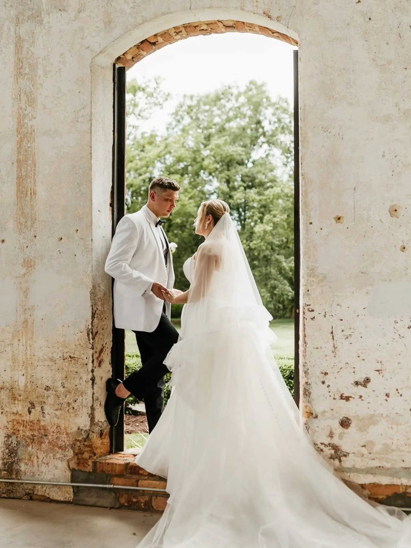 The chemistry these two share was beautiful to witness throughout the day πΏ
Venue @providencecottonmill 
Wedding planner @craftedcharmweddingplanning
Florist @craftedcharmflorals
Cake @thebatchmaker
Live painter @joyfulgraceart
Rings @rusticandmain