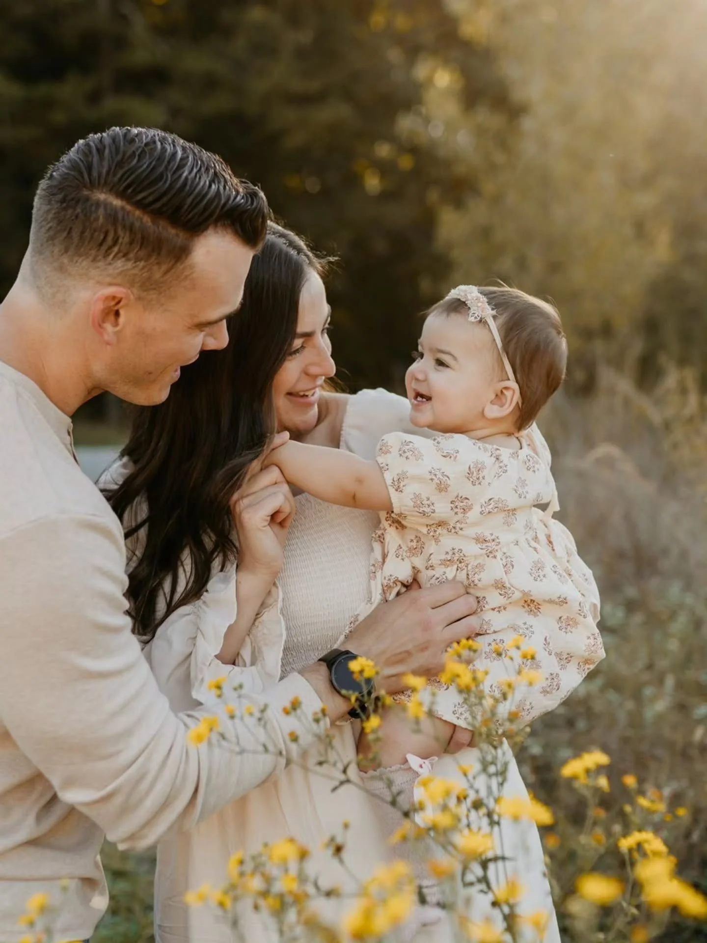 Their sweet baby girl is turning 1! She is the apple of their eye & joy to wake up to everyday π₯°
Her happiness is a clear expression of the love she feels with mommy & daddy π€
#charlottefamilyphotographer
#charlottematernityphotographer
#c