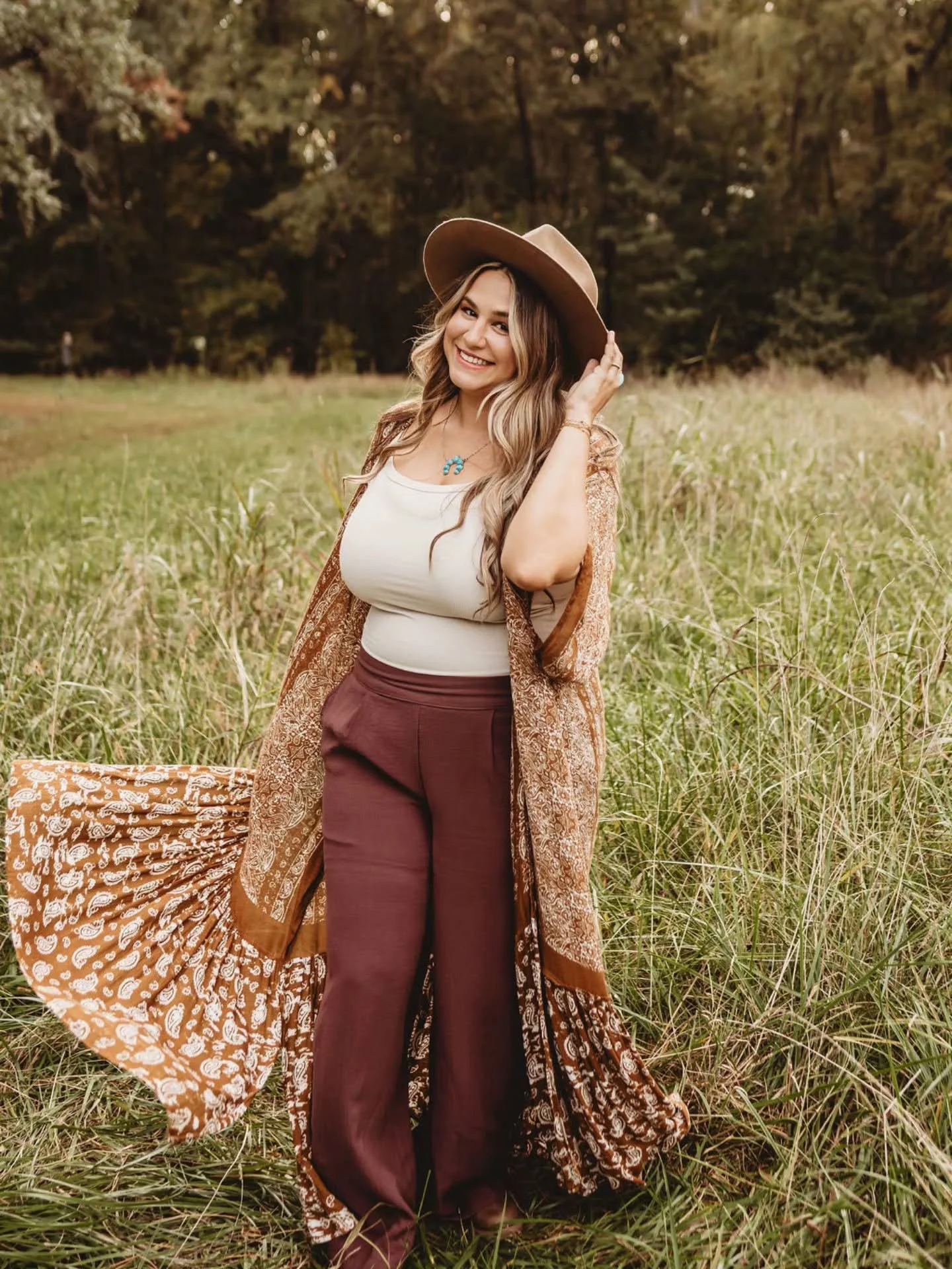 Hi, I&rsquo;m Chantelle!

Thanks for visiting my little corner of the internet 😍

I am a bilingual (spanish &amp; English) wedding and lifestyle photographer with a passion for capturing genuine moments and heartfelt stories for the past 8 years. I 