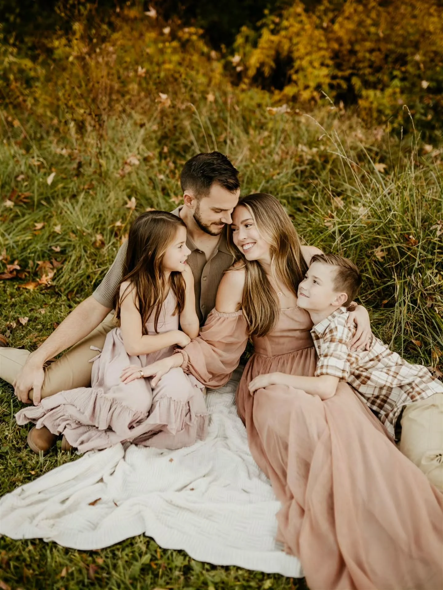 I&rsquo;m a full-service photographer, which basically means I help with everything &mdash; from picking the perfect spot, to styling your family&rsquo;s outfits, to guiding you through easy, natural posing.

A lot of the pieces you see in my session