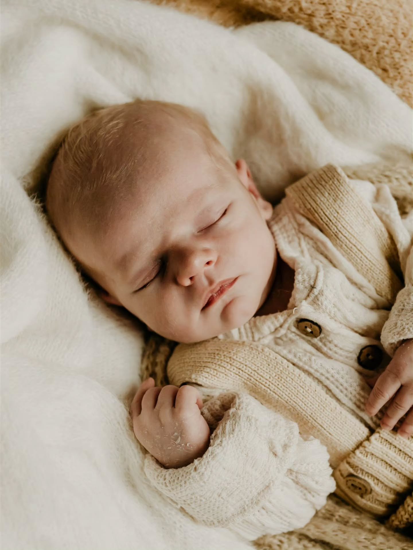 This holiday season has already been so good for my soul. ✨ I&rsquo;ve been soaking up family time, slowing down a little, and actually letting myself rest &mdash; and wow, I didn&rsquo;t realize how much I needed it. Grateful for the quiet moments, 