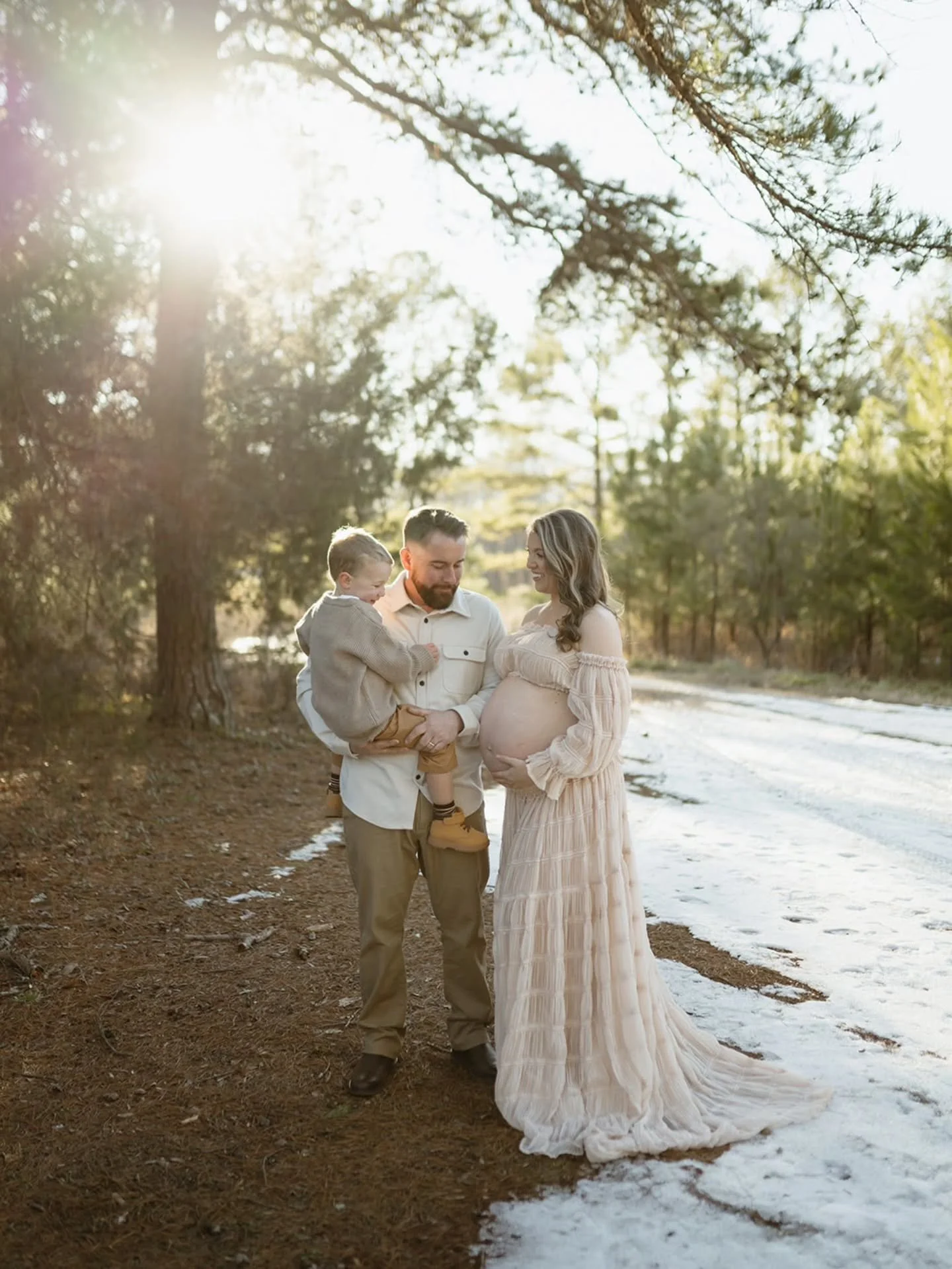 Such a blessing to have family &amp; expecting another baby 🥰

#charlottefamilyphotographer
#charlottematernityphotographer
#charlottenewbornphotographer
#charlottencphotographer
#charlotteportraitphotographer