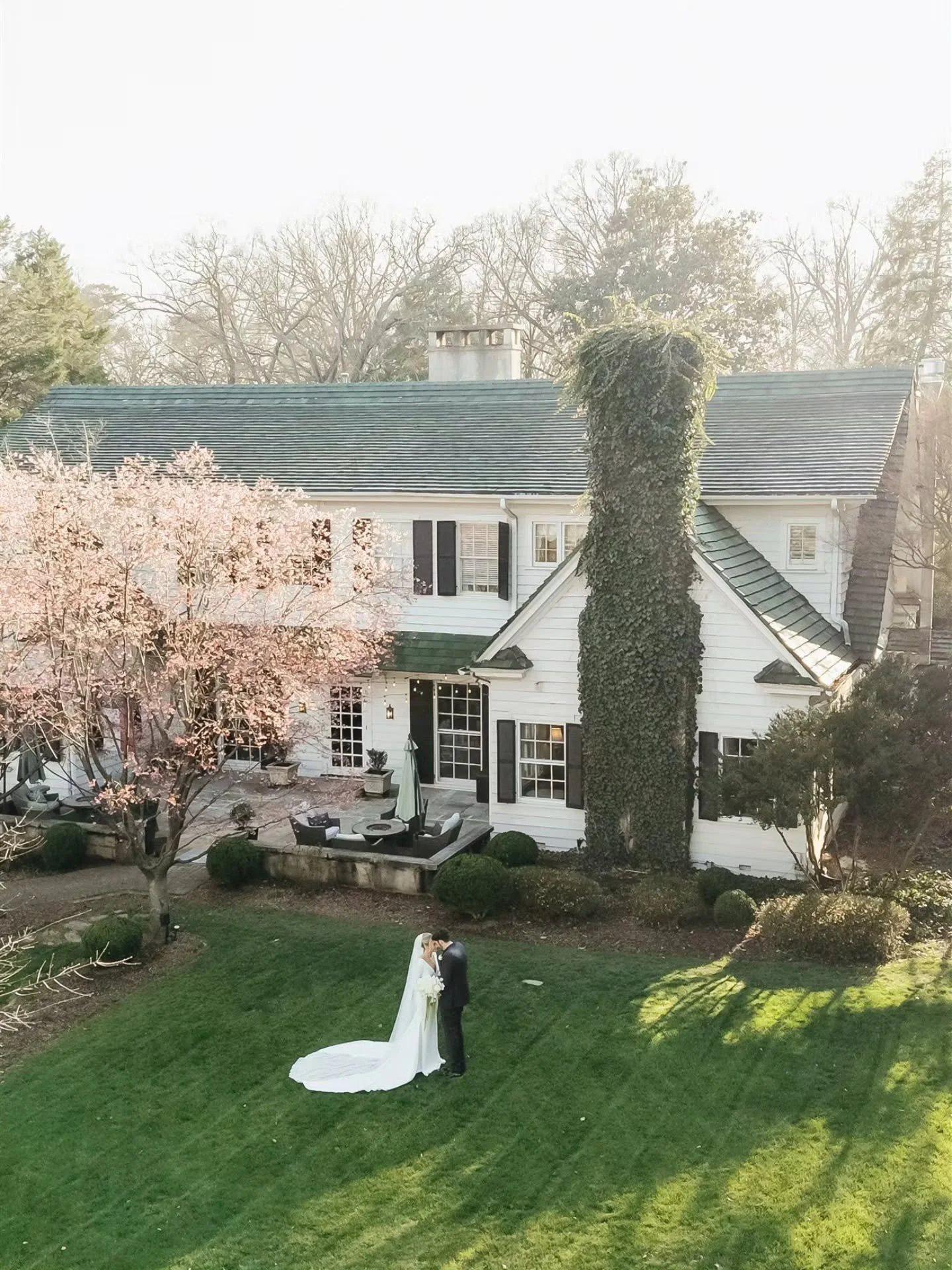 Dylan &amp; Olivia 🥂

A celebration of timeless elegance and quiet luxury.
Every detail thoughtfully curated, every moment deeply felt.
From sunlit garden vows to candlelit toasts, their day unfolded with a grace that will never go out of style.

2n