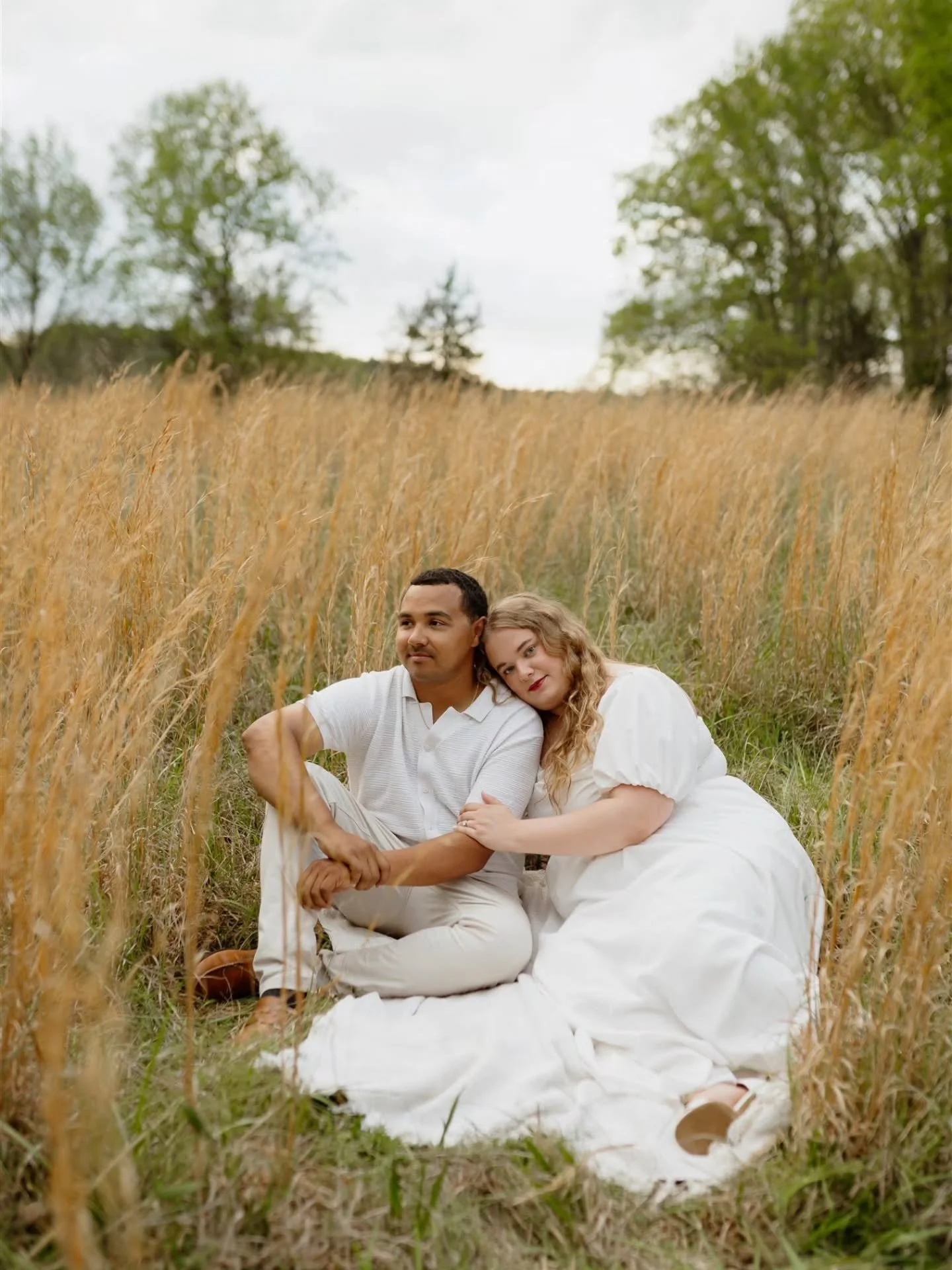 Engagement sessions aren&rsquo;t about perfectly posed moments&hellip; they&rsquo;re about you.
The way you laugh together.
The way you naturally reach for each other&rsquo;s hand.
The quiet in-between moments that say everything without trying.
This