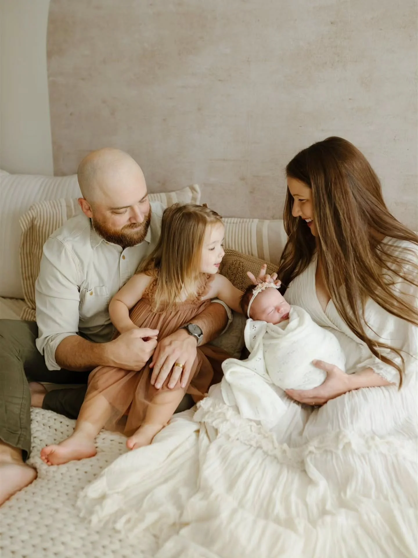 The Fender family welcomed their 2nd baby girl 🥰

#charlottefamilyphotographer
#charlottematernityphotographer
#charlottenewbornphotographer
#charlottencphotographer
#concordphotographer