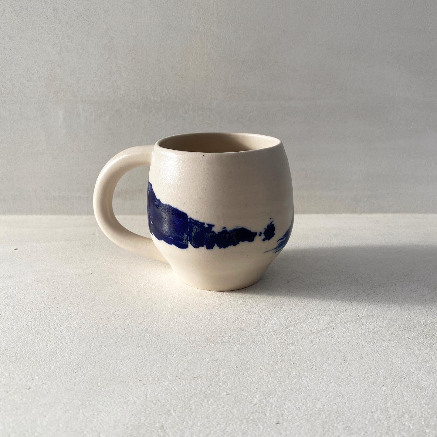 Winter mug. 
This and a few more pieces will be added to my online shop (link in bio!) tomorrow morning to coincide with The Kiln Rooms Christmas sale. 
Keep an eye on @thekilnrooms stories over the weekend to see lots of great work by my fellow st