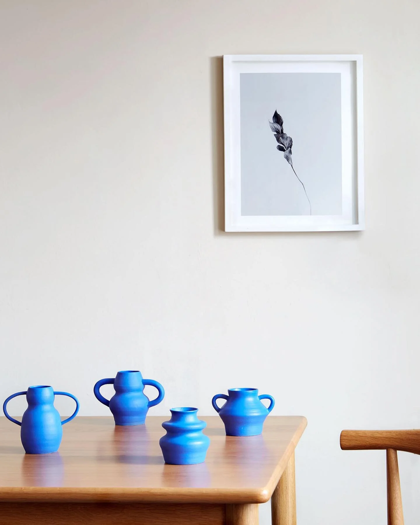 A few sassy ladies are available at @selectworks_ (pictured here with beautiful work by @gabiesilveira ). No two are the same!
And if you’re after any homeware, this weekend is your last chance as I’m closing my online shop on Monday 14t