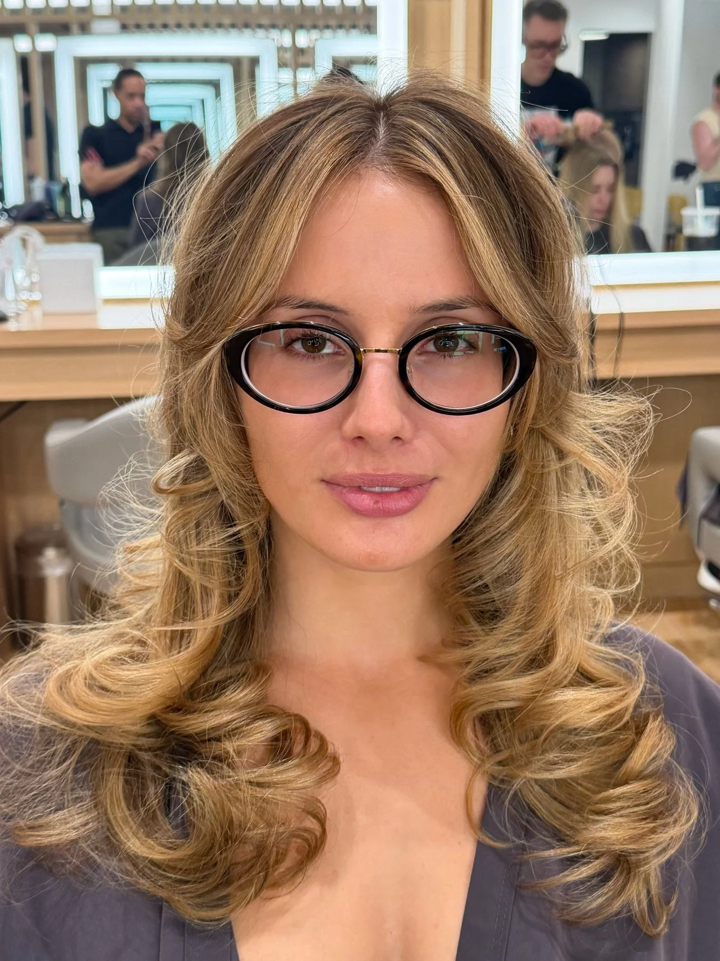 Volume, body, and expertly crafted layers for the beautiful @annie.b.taylor. Cut by our stylist @mrsimmns 

#nychairsalon #nychairstylist #nychaircut #nyclayeredhaircut #chelseasalon