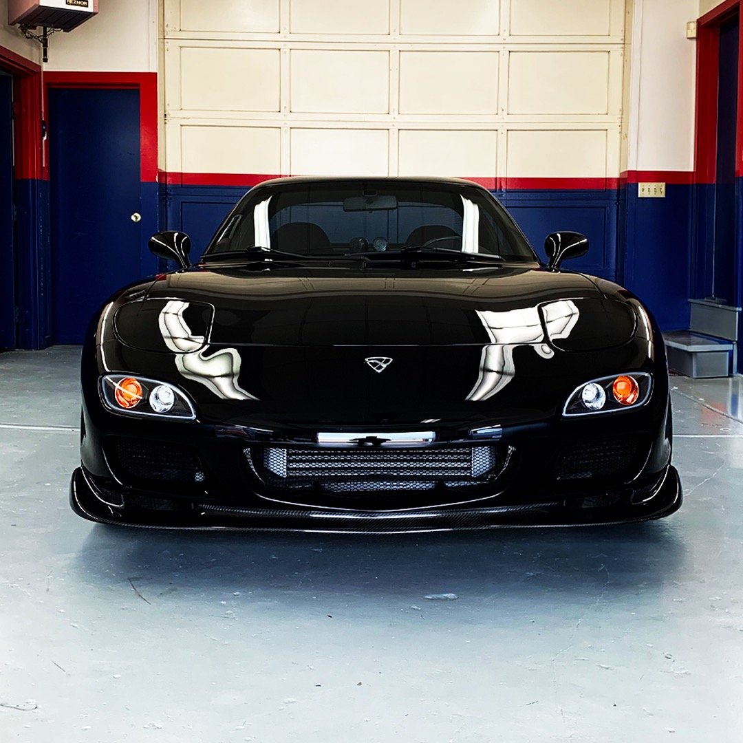 This driver-focused RX-7 R2 variant was restored to factory-fresh condition using a rare selection of JDM parts, sourced specifically to ensure an authentic repair true to its original classic spec.