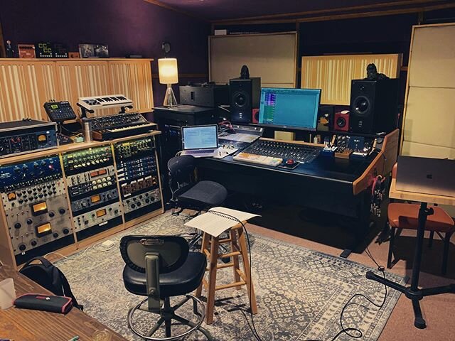 #tb to a great string quartet session at Dimension Studios a couple weeks back.
.
.
.
.
.
.
.
.
#strings #quartet #recording #session #dimension #studiosession 
#studio #studiovibe #studiogear #compressors #equalizers 
#outboardgear #musisicnas #prod