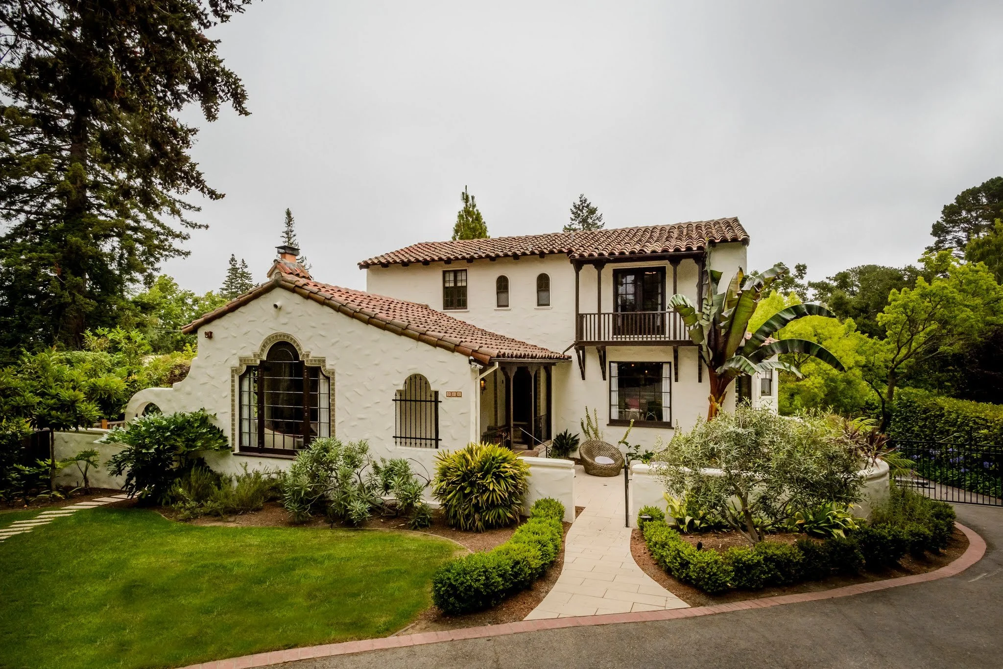 966 Baileyana Rd Hillsborough-print-011-11-Welcoming Front of the Home-3871x2583-300dpi.jpg