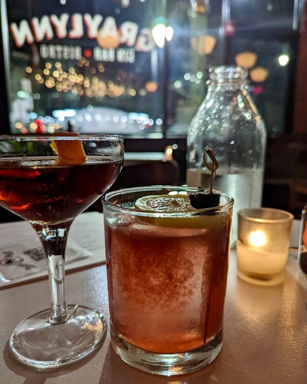 Friday night lights at Graylynn ✨⁣
Join us for dinner tonight from 4-10pm, drinks until 1am #downtownbuffalo #fridayvibes #ginbar #imbibe ⁣
.⁣
.⁣
.⁣
📷: Jennifer Stockmeyer