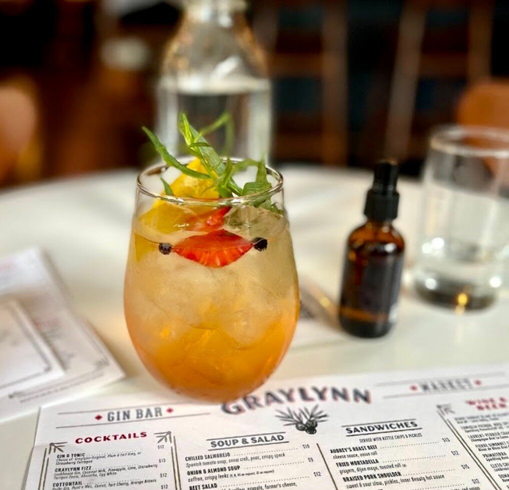 Weekend refreshments done right 🌱⁣
#ginandtonic #happyweekendeveryone #buffalococktails #ginbar ⁣
.⁣
.⁣
.⁣
 📷: Guilherme Martins