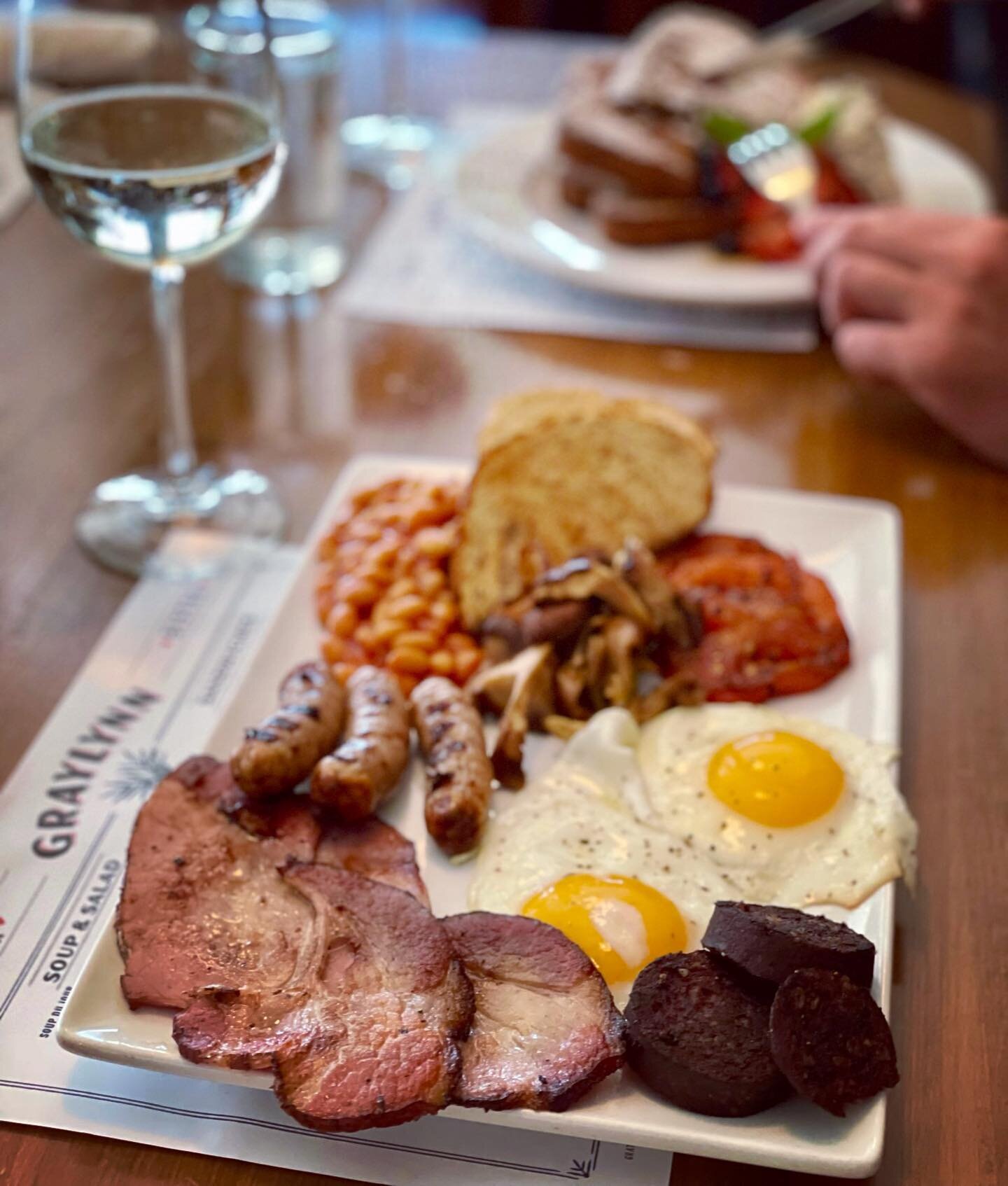 A brunch smorgasbord, also known as our Full English Breakfast 🍳
Brunch served every Saturday &amp; Sunday &lsquo;til 3pm!
#buffalobrunch #fullenglishbreakfast #ginbar #buffalobistro