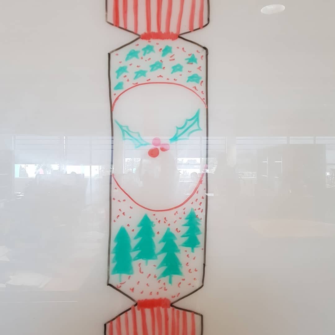 1 Christmas Cracker left on the whiteboard to represent 1 day left in the office 🎅🥂🎄
The other photo is just because we love it so much and it deserves to be seen 😂
Solve will be closing today and we will return on the 11th of Jan 2021. 
We wish 