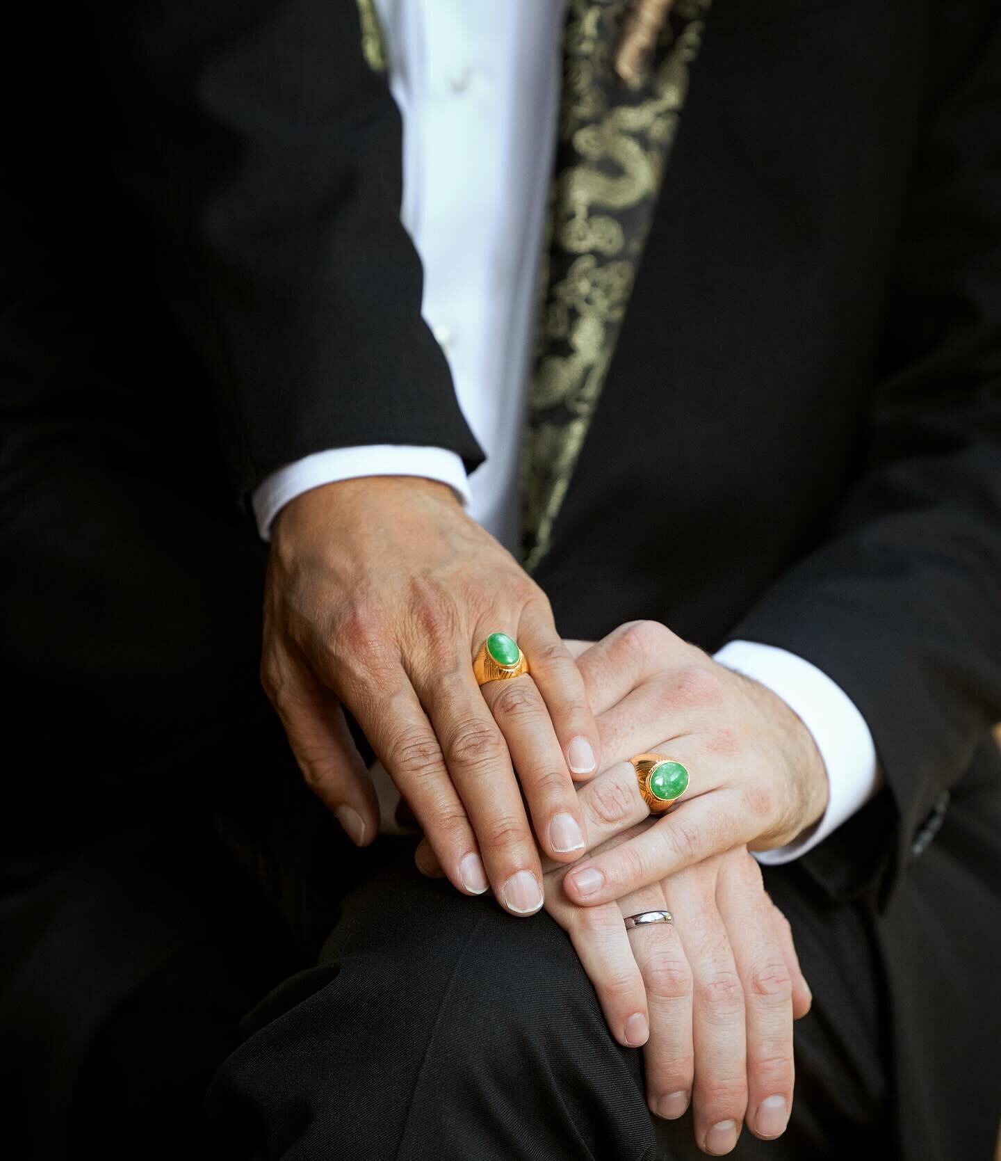 Mountain Wedding
W/ @solicu_nguyen &amp; @jordan_kitchen 
&bull;
&bull;
#jade #jadeandgold #jaderings #jadeweddingring #gaywedding #weddingring #gayweddingrings #lgbtqia🏳️&zwj;🌈 #gayweddingphotographer