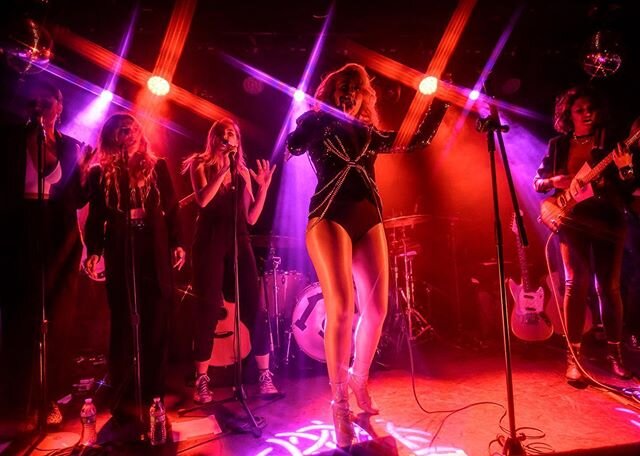 If I was to have a full on live virtual show with some virtual guests where would you want to watch it ~ what are the new cool streaming platforms. I want to find a way to raise some $$ for my favorite LA + Chicago music venues .
.
.
ps who took this