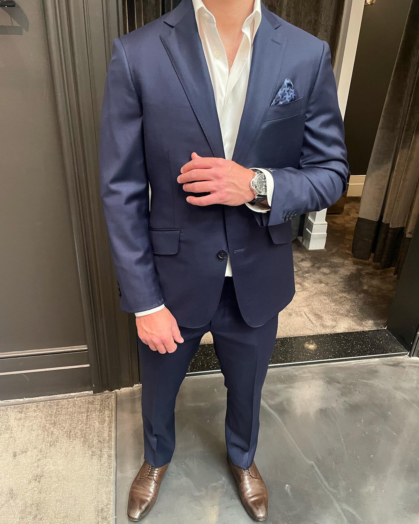 Let&rsquo;s talk about this Well Taylored suit&hellip;

Since we&rsquo;ve hit 2k in followers, I&rsquo;m running a promo! 

Buy a suit or sportcoat and get a shirt for free! Don&rsquo;t say I never give you anything 😘😘😘
.
.
.
.
.
.
.
.
#custommade