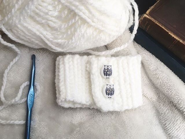 Only three sets of buttons left for our Owl Cozies! 🦉
DM us to order your favorite one before they&rsquo;re gone! 💕 .
.

#coffee #cozy #coffeecozy #owl #white #crochet #crochetersofinstagram #yarn #yarnaddict #yarnspirations #craft #create #fateful