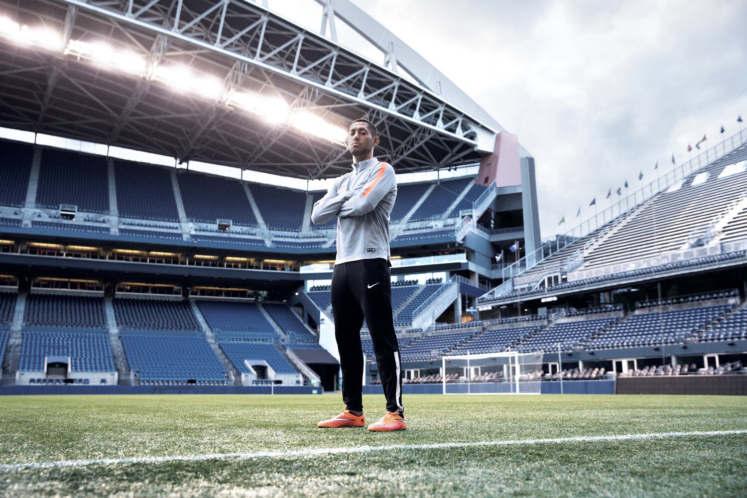 G15039_WK006+COLD+WEATHER+LILLEGRAVEN+SOCCER+PORTRAIT+RETAIL+DEMPSEY+0047.jpg
