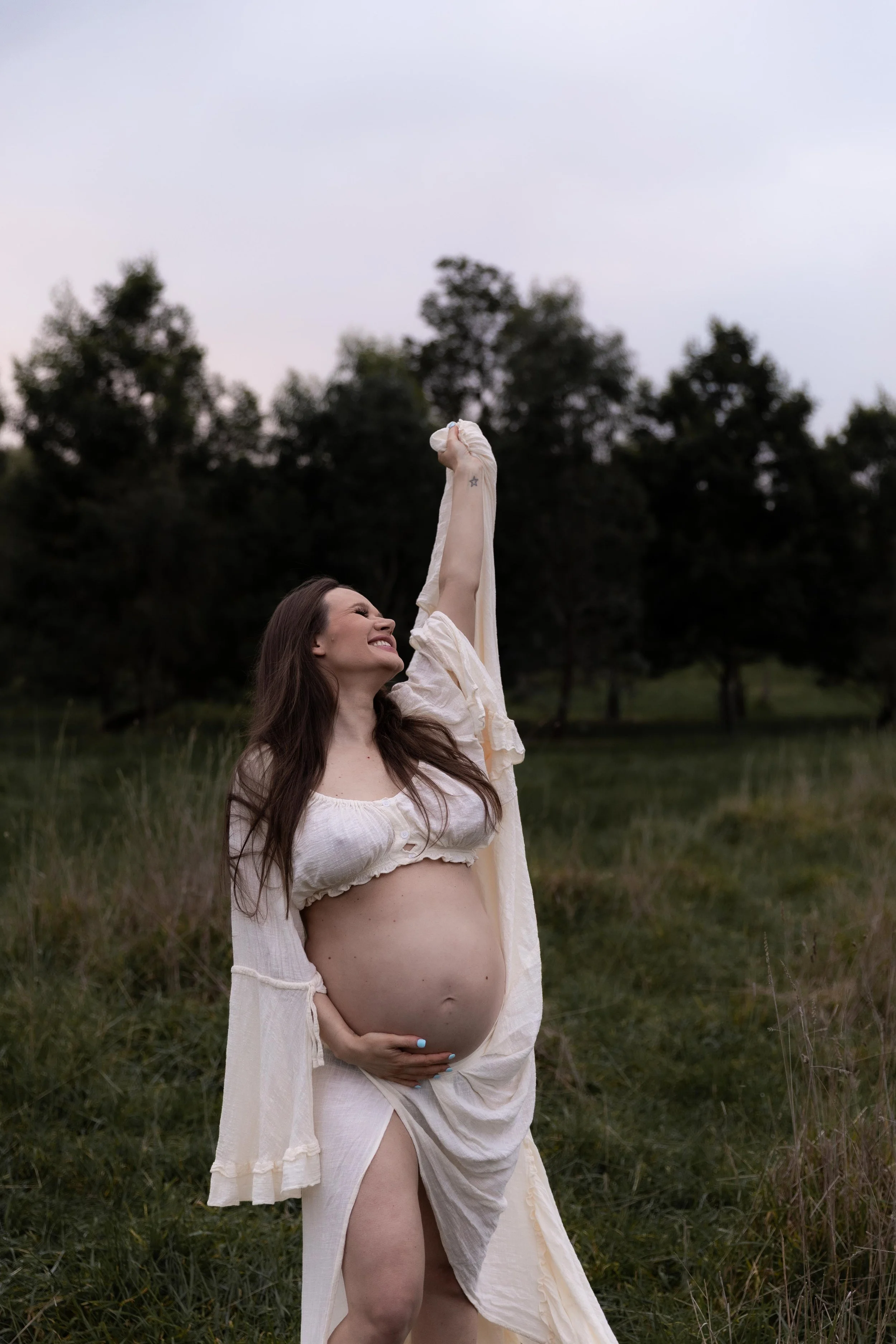 Beautiful outdoor maternity session with an expecting mum and her partner , a soulful session inin Mernda, Melbourne's northern suburbs.
