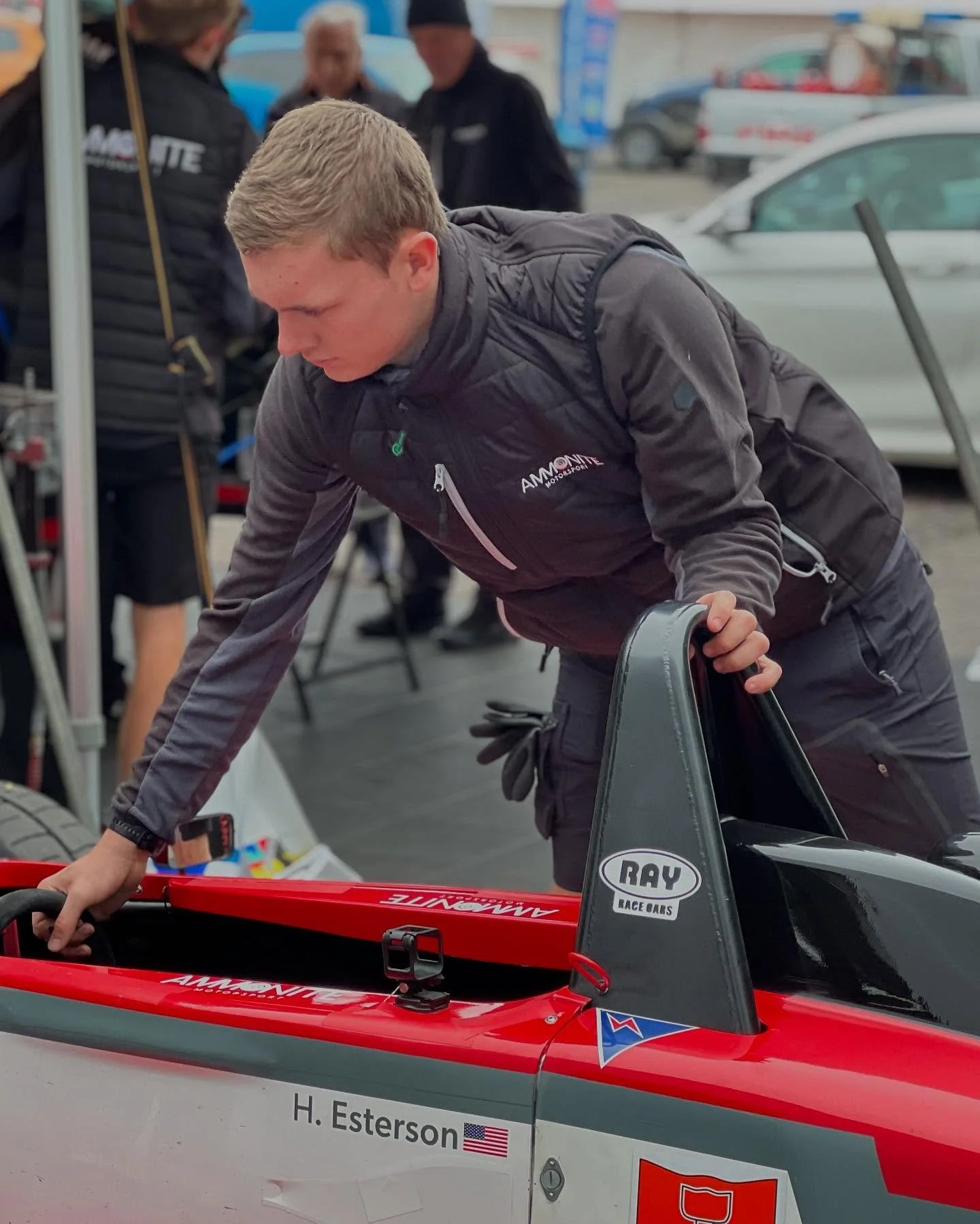 A few garage snaps from earlier this month @brandshatchofficial 🏎️💨
&bull;
#formulaford #ff1600 #ff1600national #formulaforduk #ukformulaford #raycars #motorsport #ukmotorsport #brandshatch