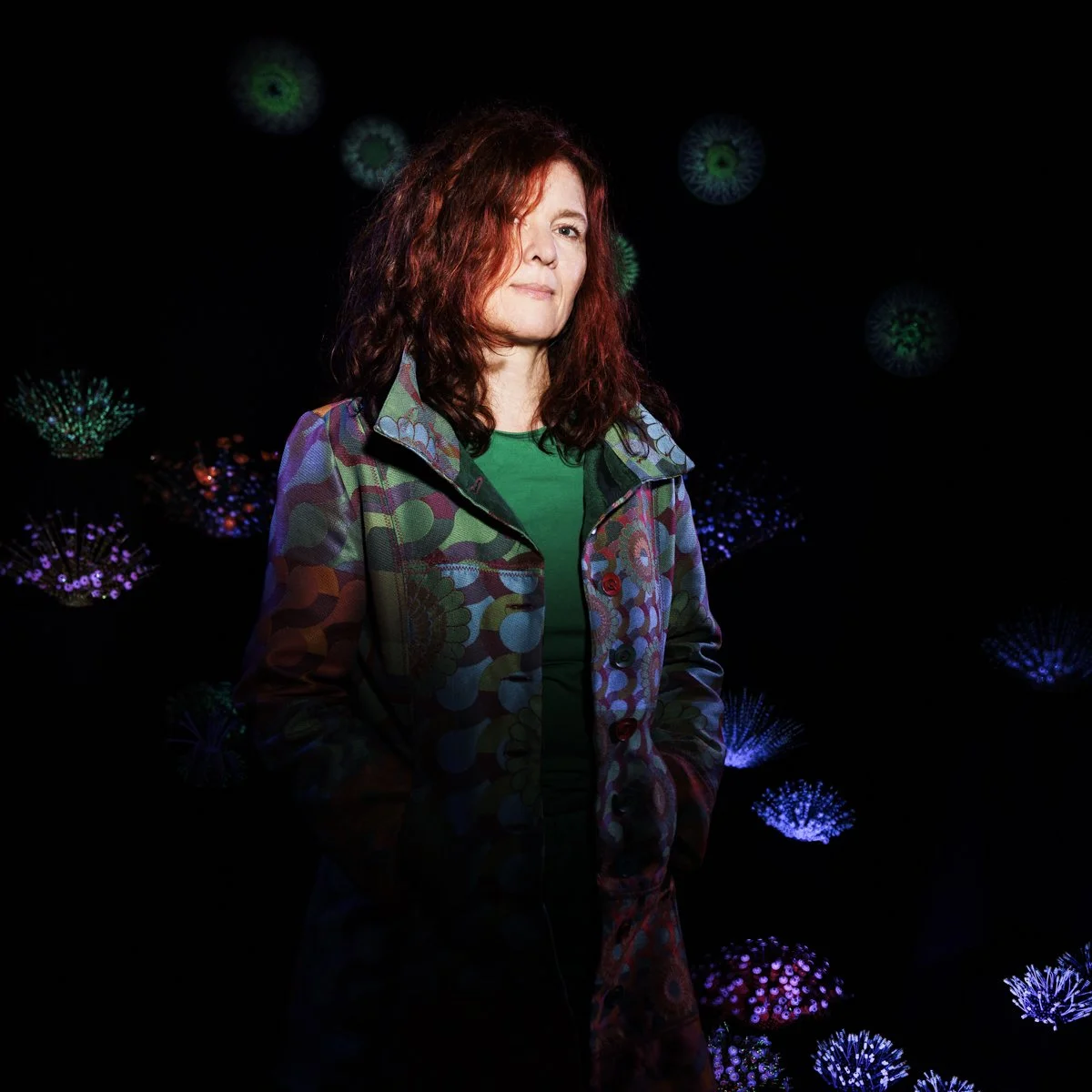 Inszeniertes Künstlerportrait im konzeptuellen Bildraum