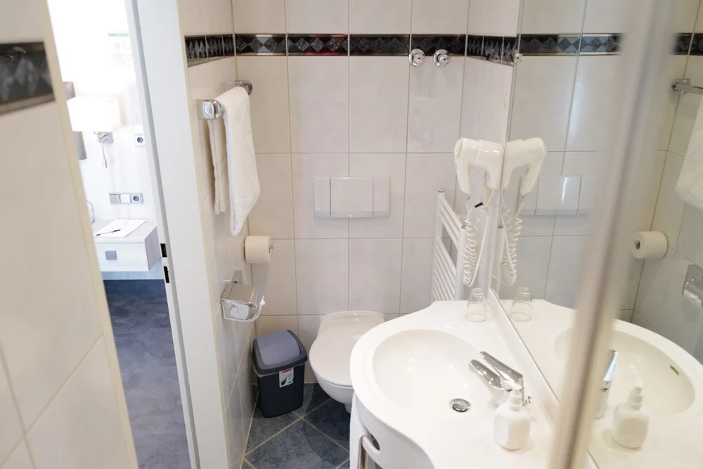 Standard-Einzelzimmer-Bad.jpg