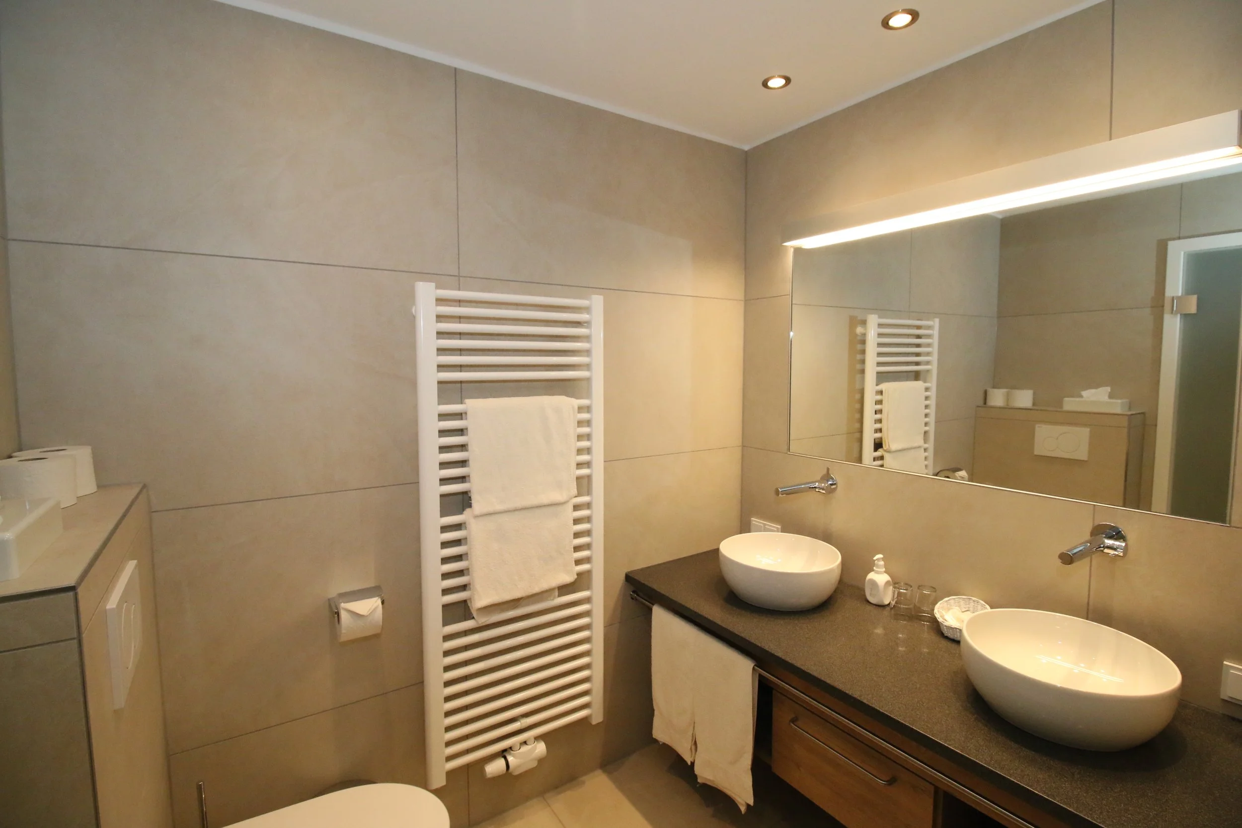 Family Suite Bathroom 3.JPG