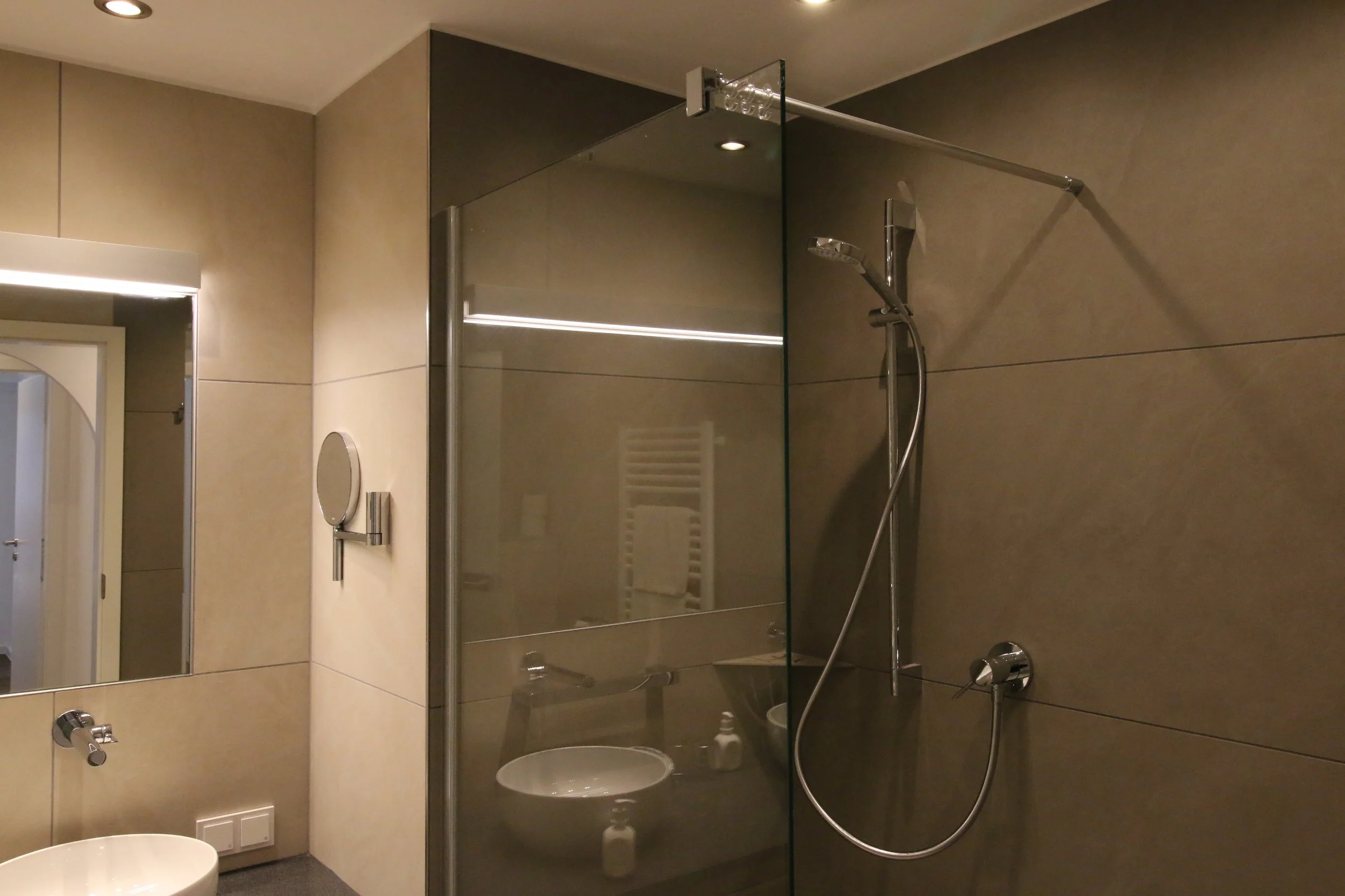 Family Suite Bathroom 1.JPG