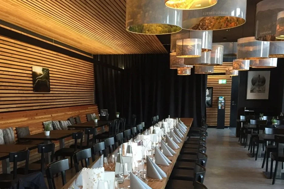 Wine tastingbeweb.jpg