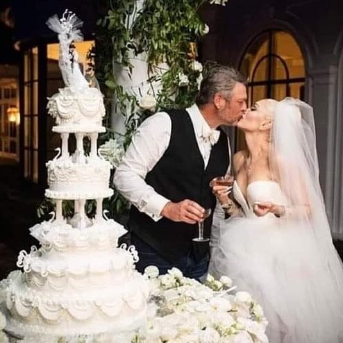 Firstly congratulations to Gwen Stefani and Blake Shelton 🥂 I've been reading up on their intimate wedding which had forty guests and the chapel that Blake built especially for it on his ranch!

There's always a lot of chatter amongst the cake desig