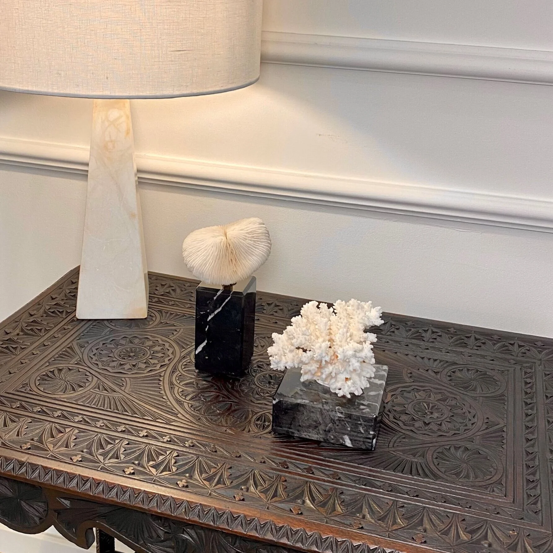 vintage Mushroom Koralle auf Marmorsockel