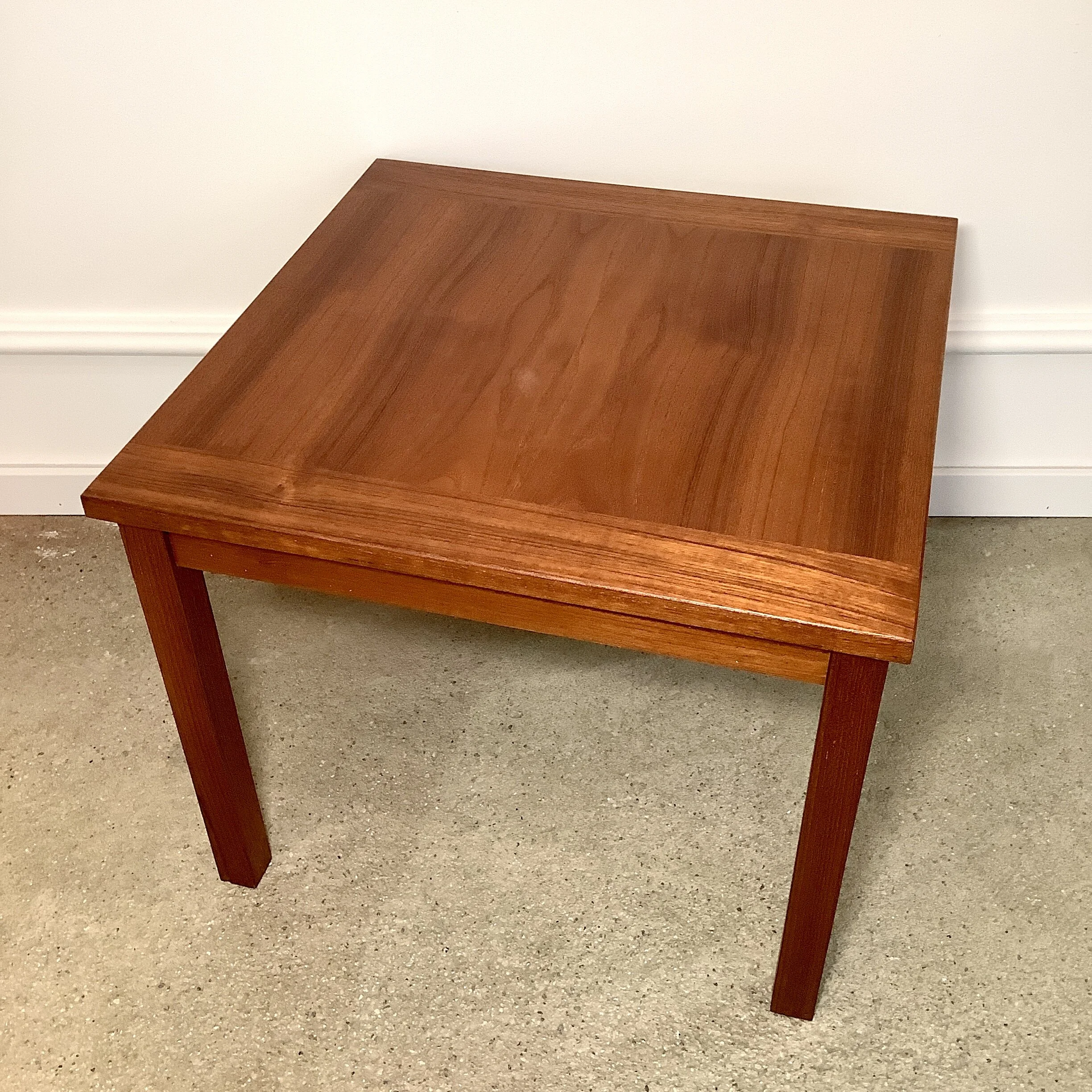 Daenischer Mid Century Teak Beistelltisch