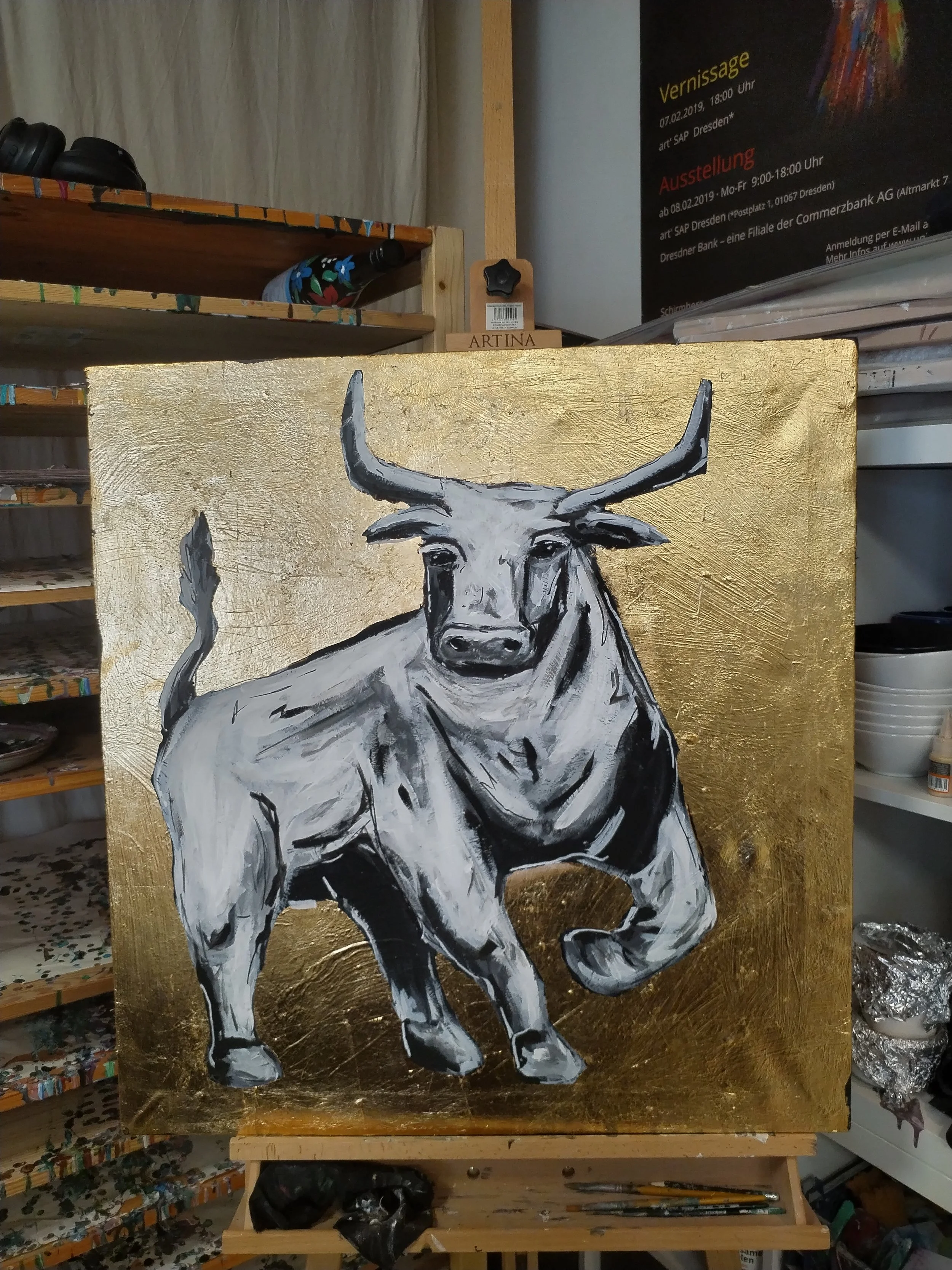 Stier auf goldenem Grund