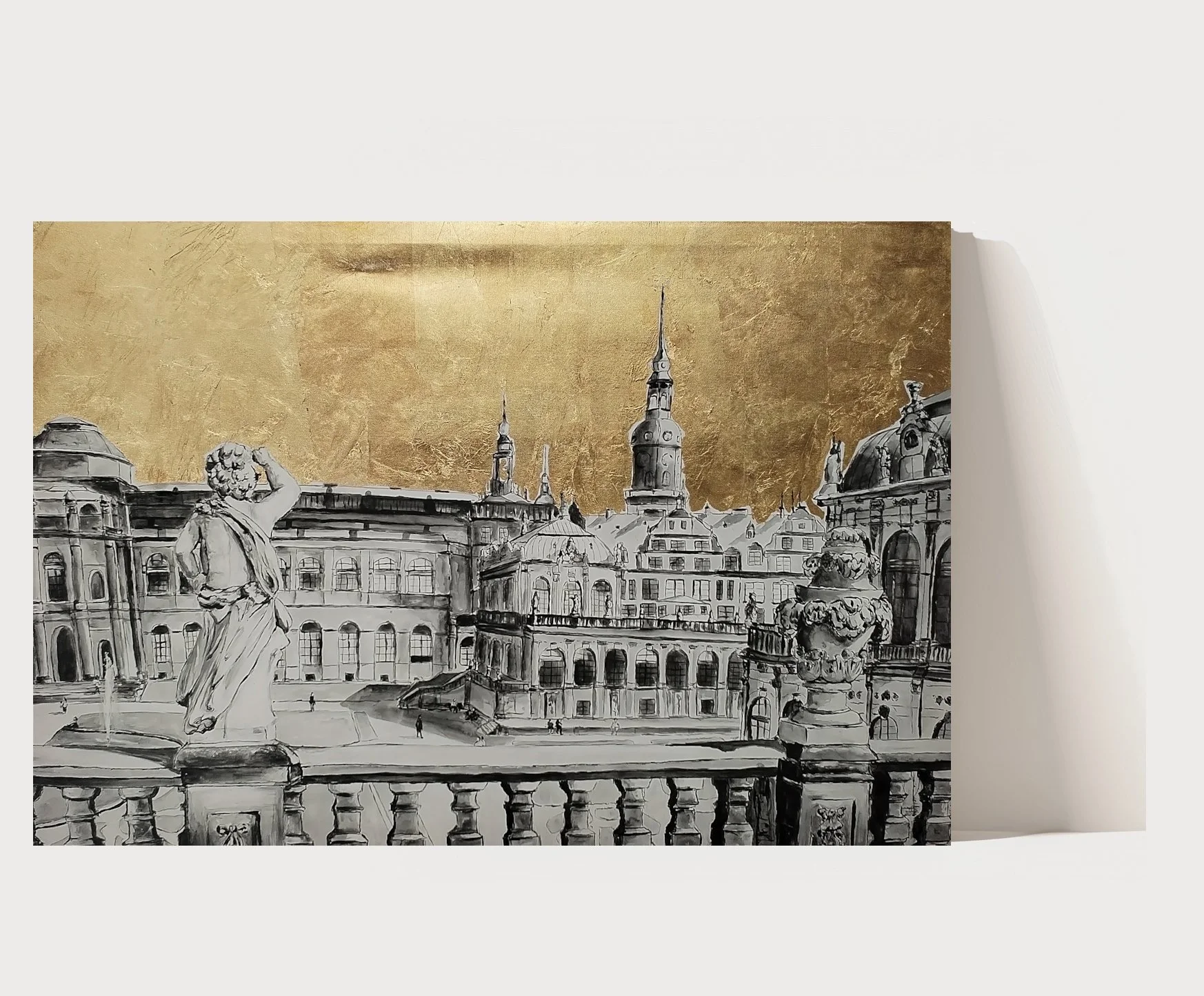 Schwarzweißbild der Dresdner Altstadt mit vergoldetem Hintergrund