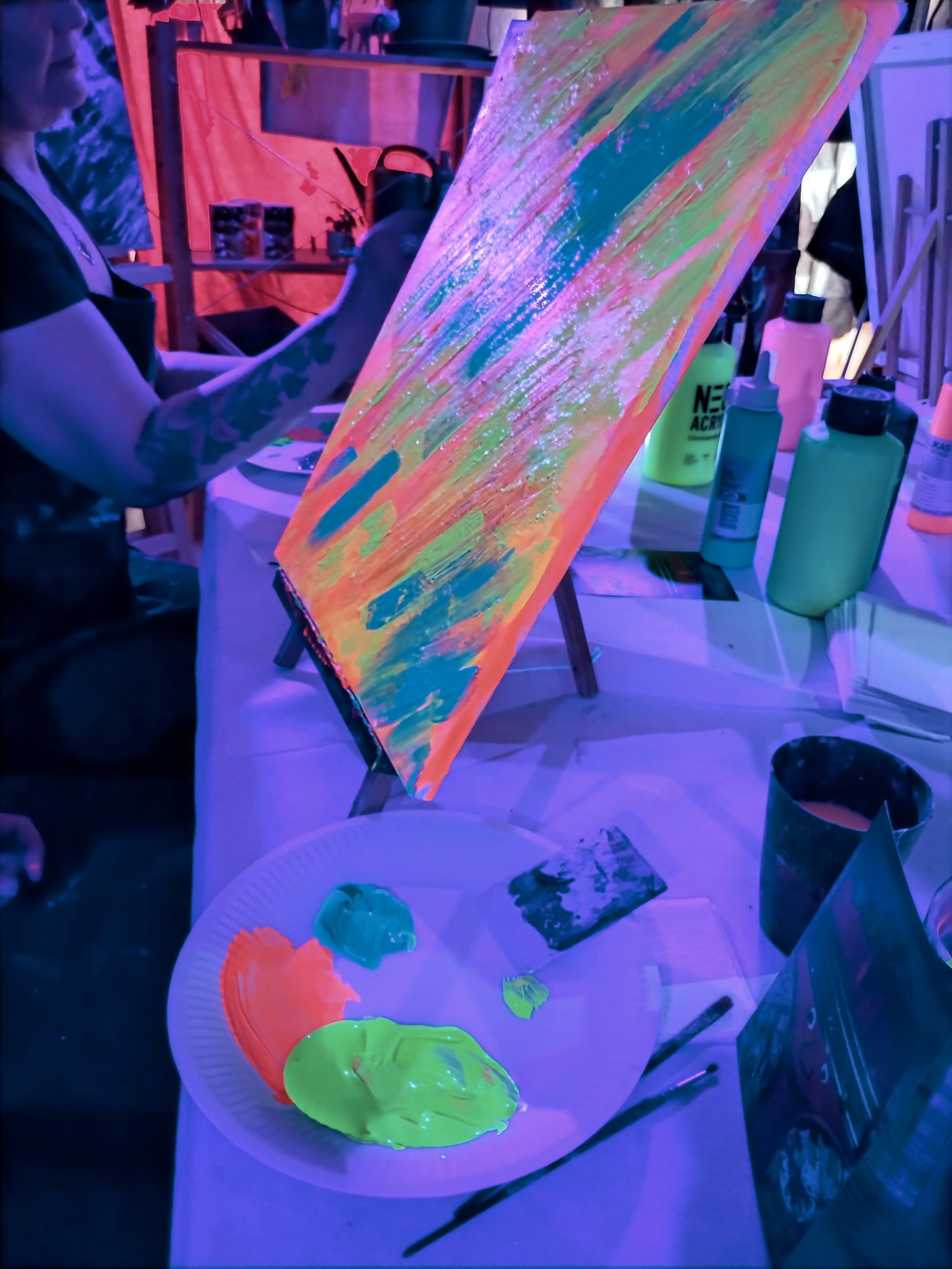 Schwarzlichmalen im Atelier R. Schwarz in Dresden