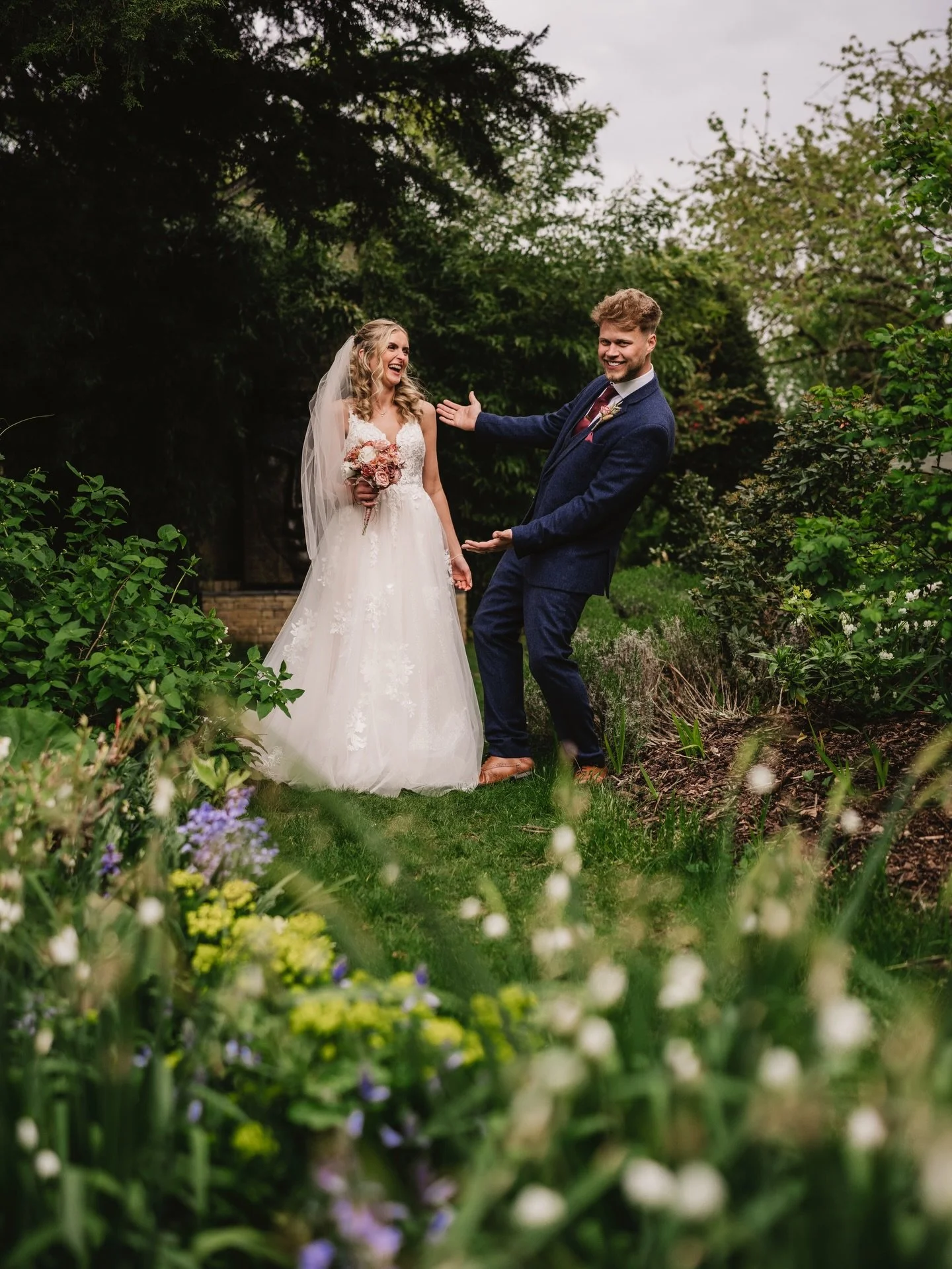 Find yourself a man who thinks you&rsquo;re the only girl in the world 😍🔥📸 

Venue: @southfarmweddings 

#southfarm #southfarmwedding #weddinglovers #onlygirlintheworld