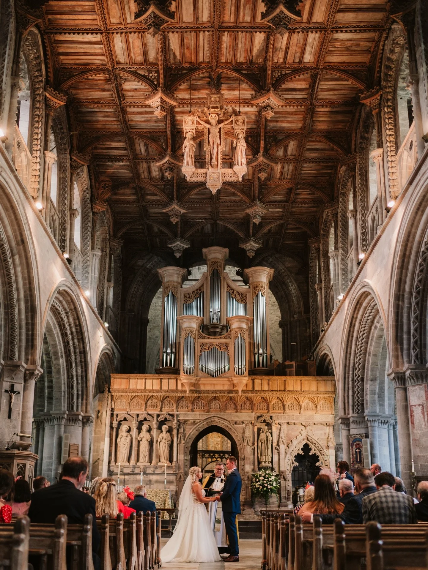 TOP TIP! 

You&rsquo;ve secured your church/cathedral&hellip;
You&rsquo;ve done the Sunday services
You&rsquo;ve admired the drama in the buildings walls

Make sure your photographer doesn&rsquo;t forget to include those huge ceilings in your album. 