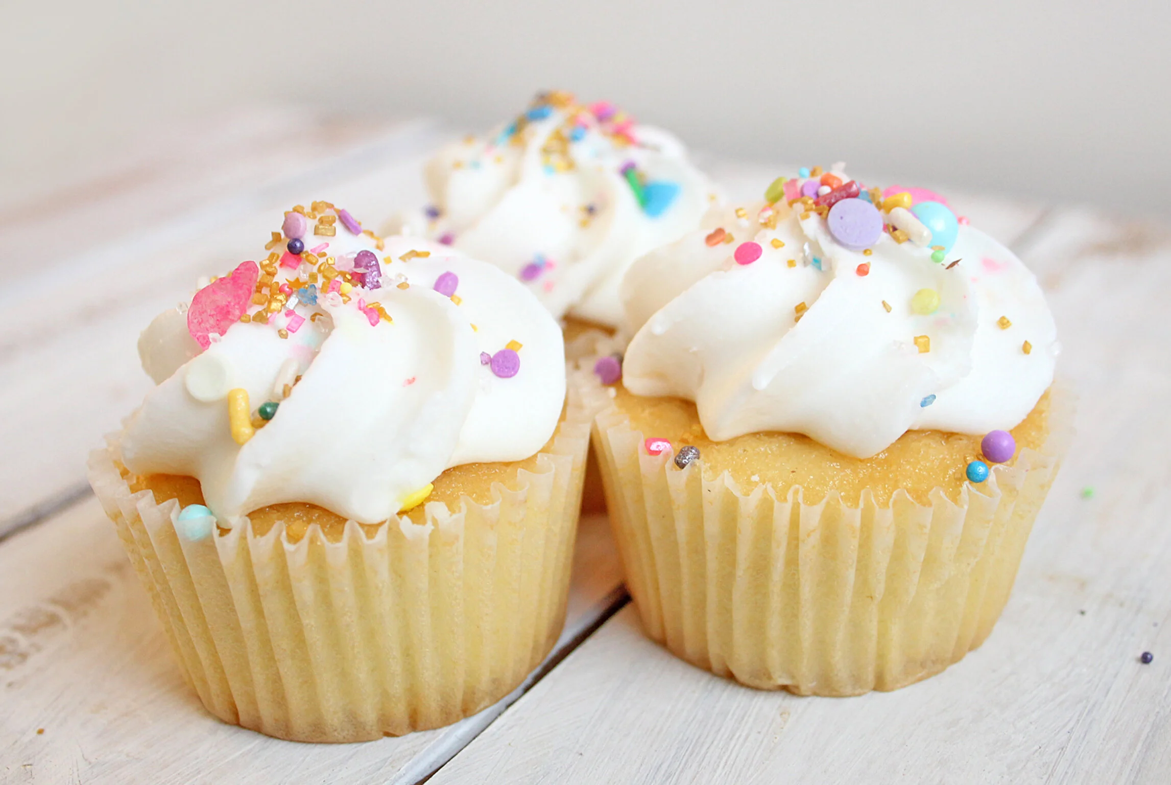 EATS: Vanilla Cupcake + Buttercream Frosting