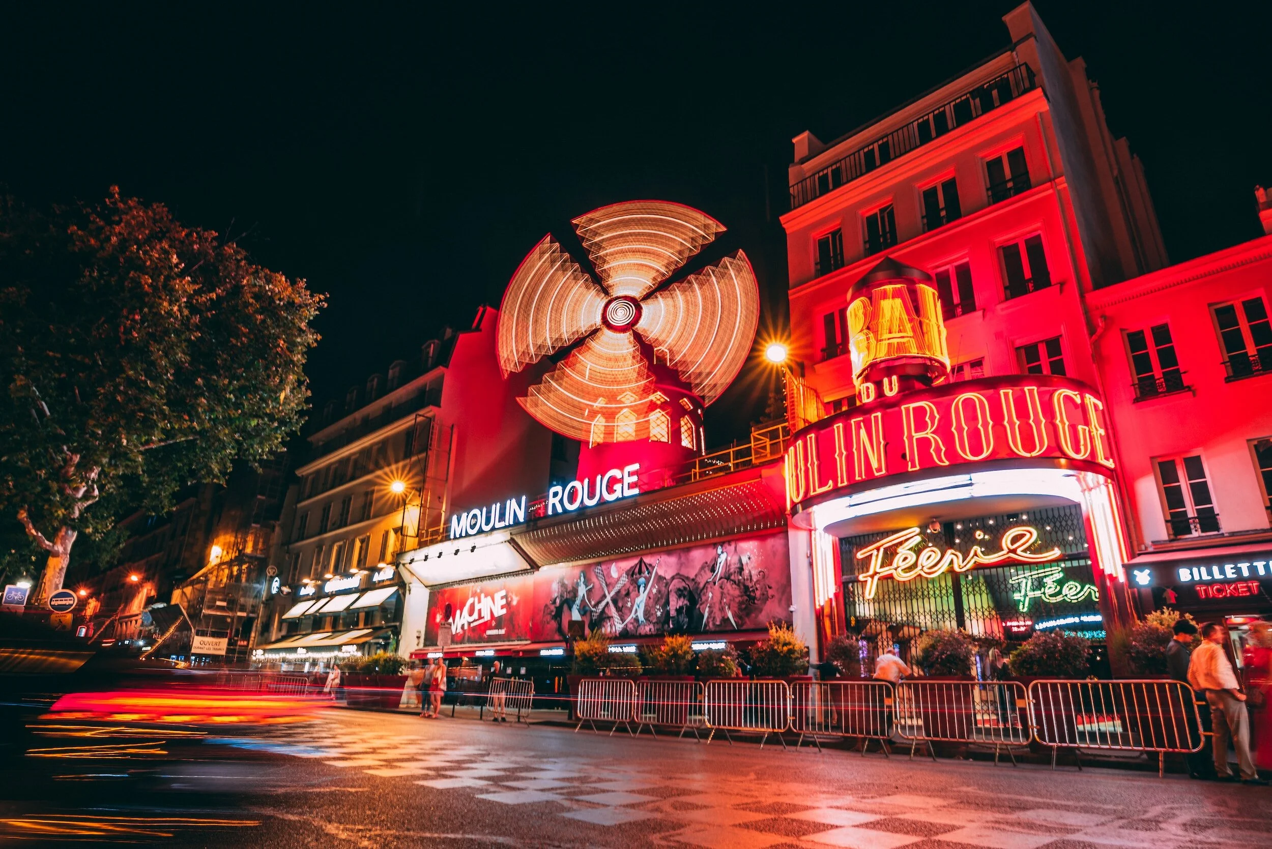  Paris Moulin Rouge