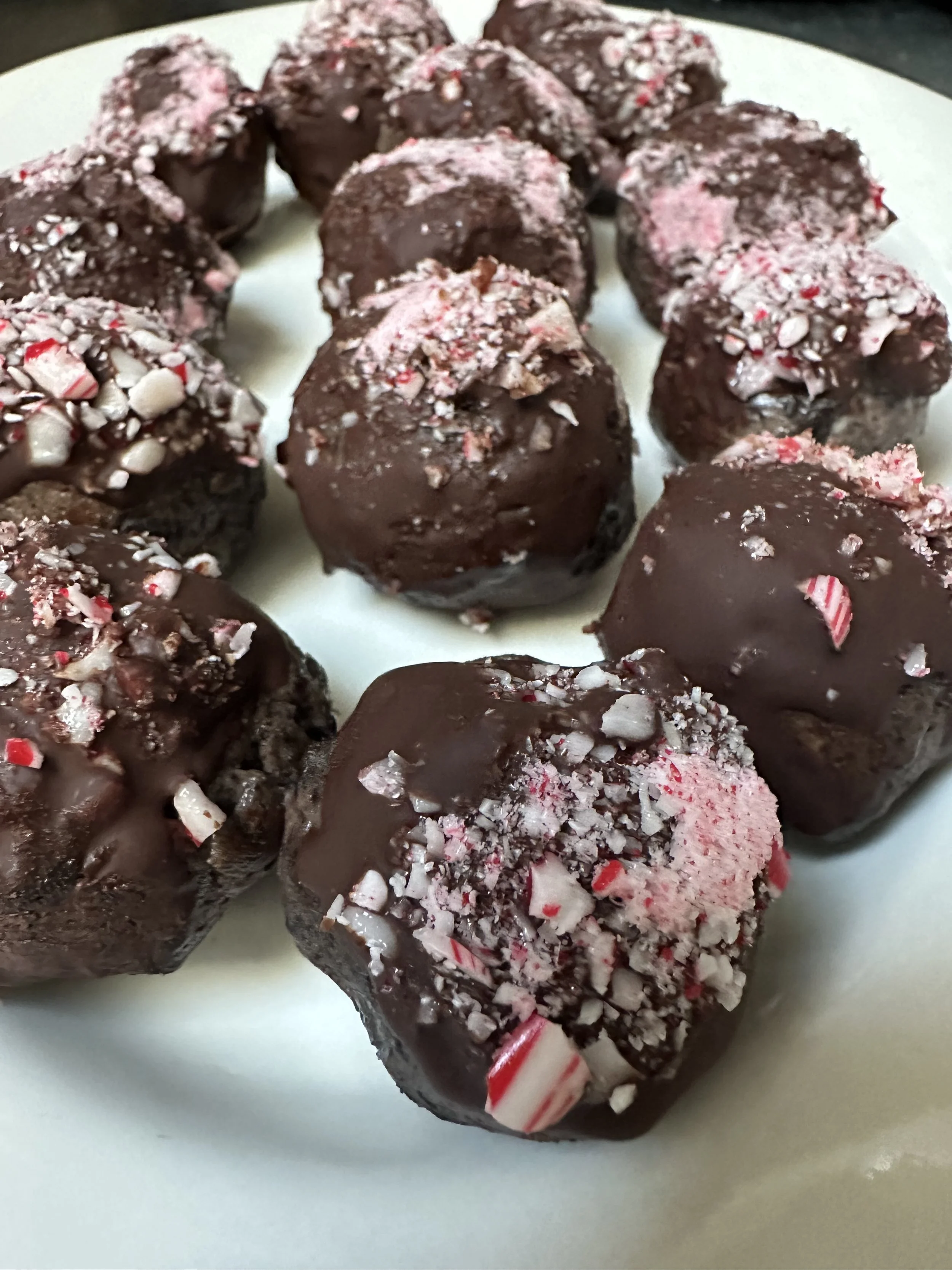 Holiday Cookies: Oreo Cheesecake Cookies with Dark Chocolate and Peppermint