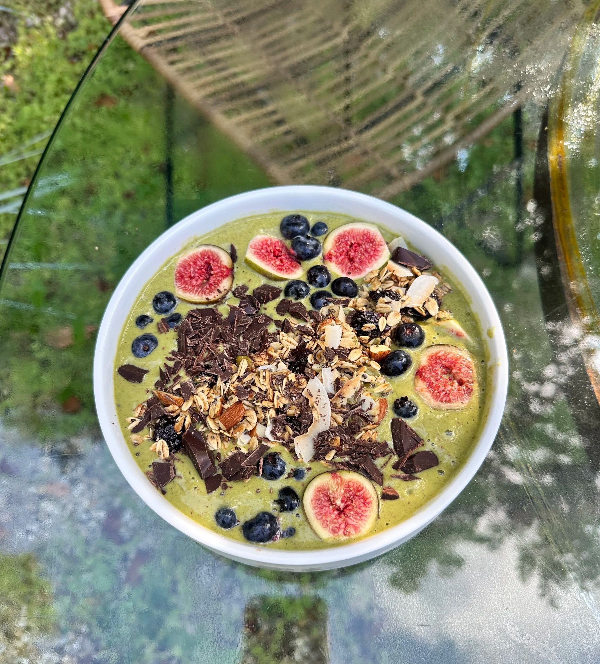 Tropical Spinach Smoothie Bowl