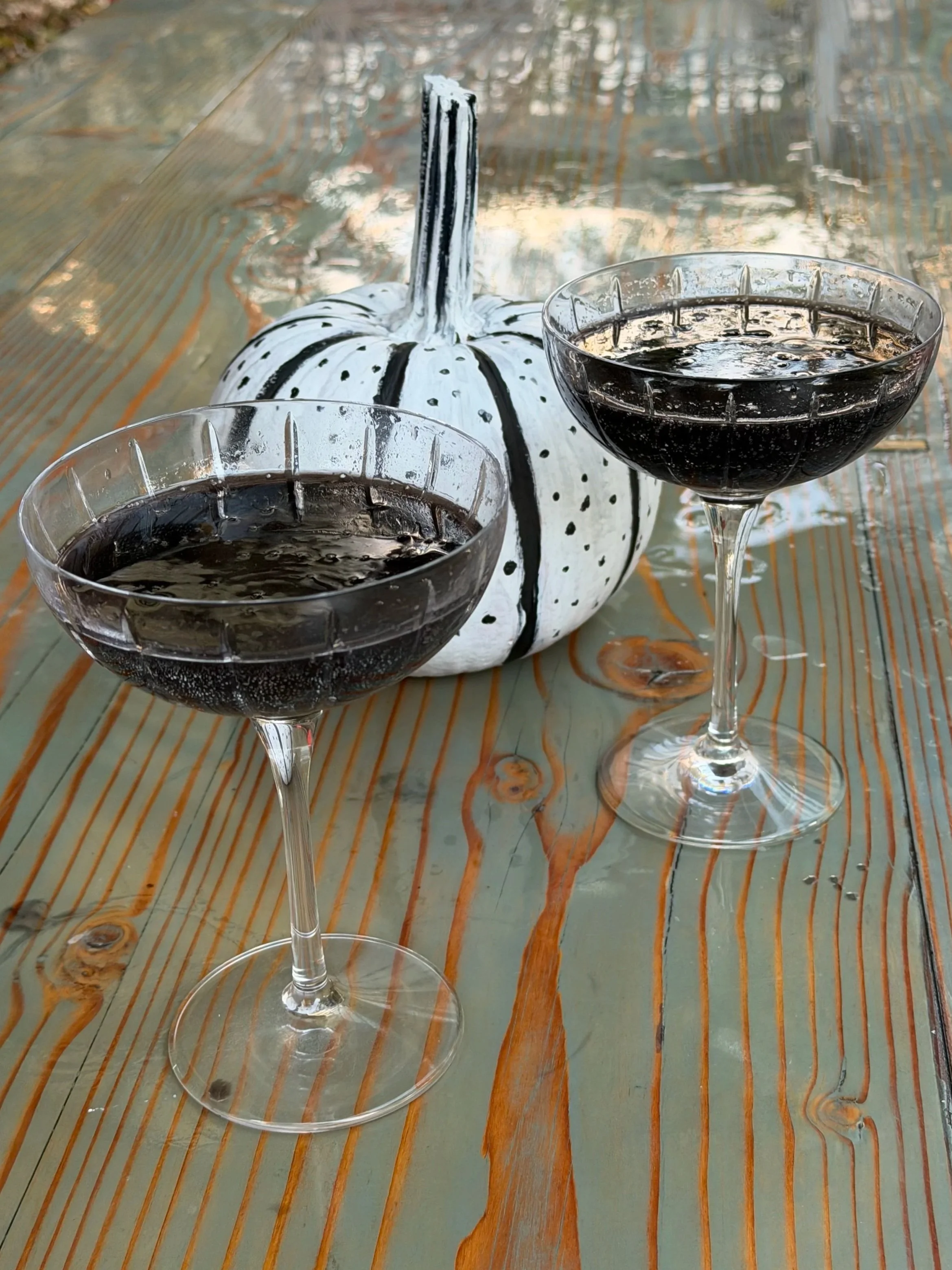 🕸️ Black Widow Champagne Cocktail 