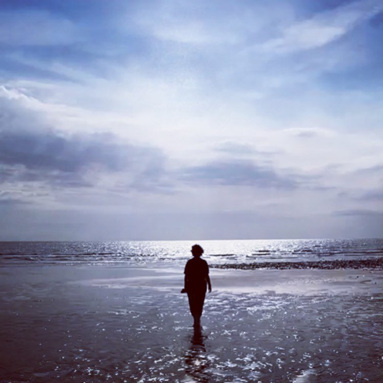 You&rsquo;ve got to visit your happy place in real life once in a while 🙌🏻🥰 more music coming soon! 🖤
&bull;
&bull;
#happyplace #holiday #southwales #timeout #beach
