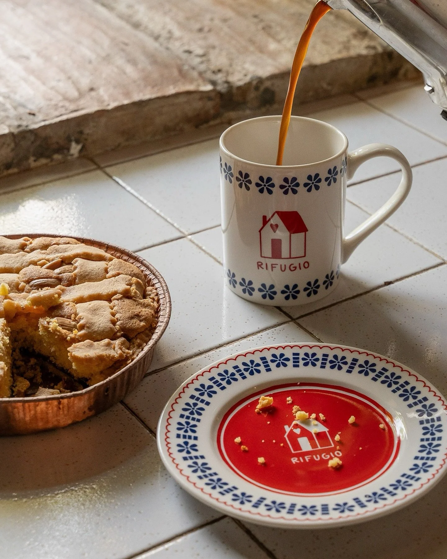 Lo ammetto: in questa collezione ci ho lasciato il cuore. Buona colazione e buona domenica 🏠❤️

#ilariai #rifugio #sundaymorningcoffee