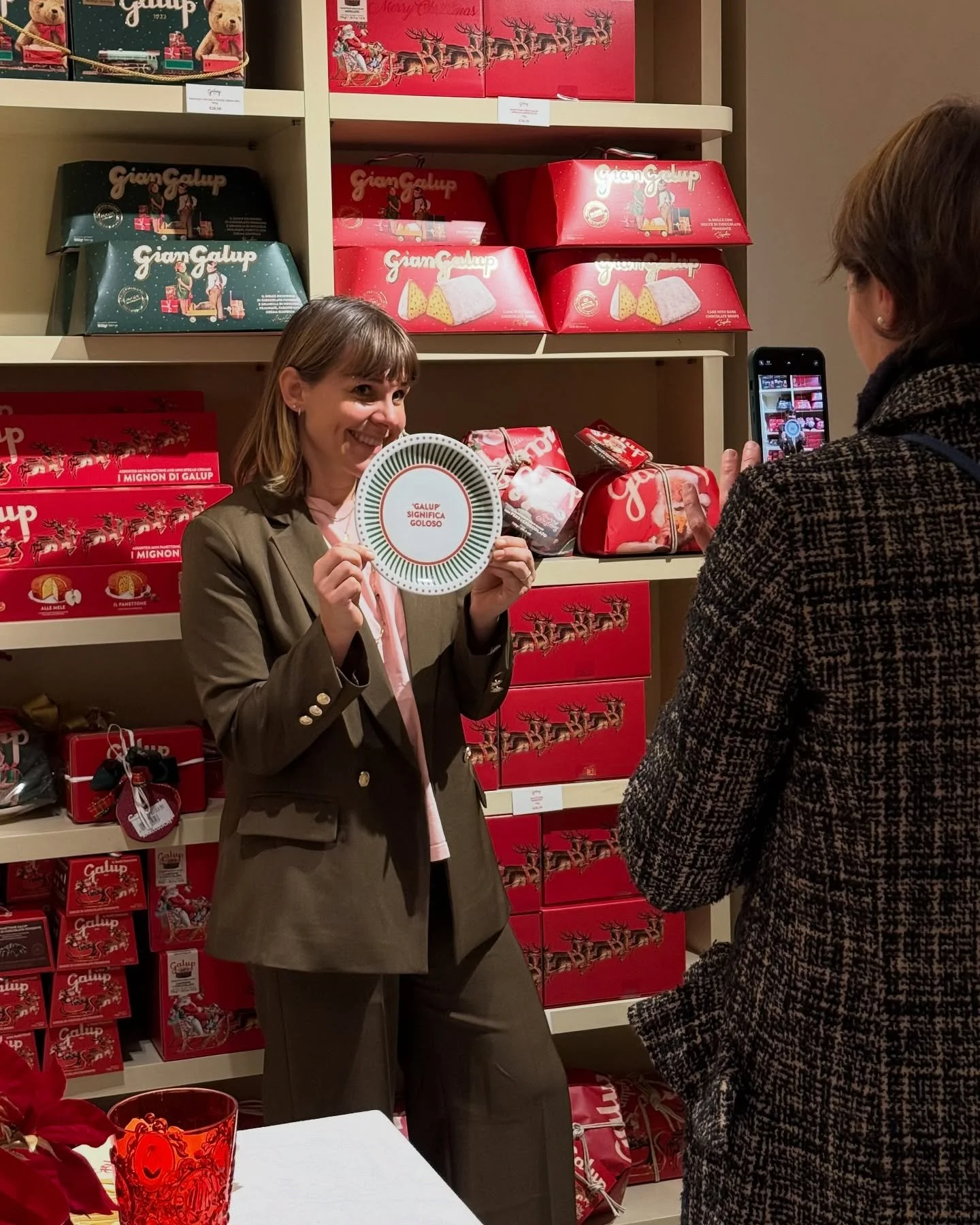 Ieri a Torino, nella nuova caffetteria @galup1922, abbiamo festeggiato insieme una piccola grande novit&agrave; natalizia ✨ Per questo Natale ho disegnato un piatto speciale per il Gran Galup Tradizionale, un omaggio ai momenti di convivialit&agrave;