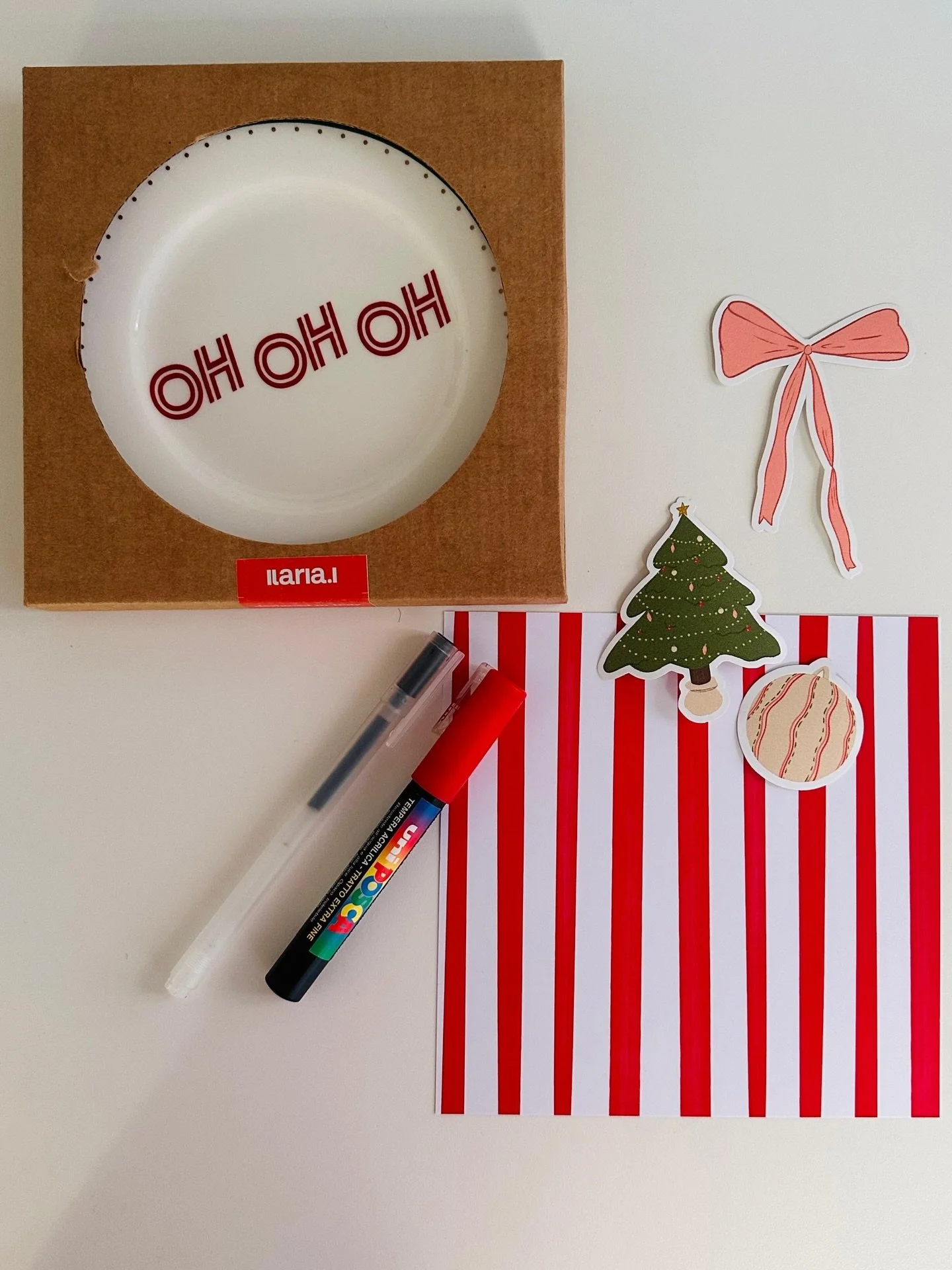 Che bella questa collaborazione con Martina di @the.uovo! Un biglietto di Natale che vi solleva subito dal pensiero del pacco regalo. Nel mio shop trovate il kit completo: biglietto e sticker natalizi per personalizzare la vostra scatola in cartone. 